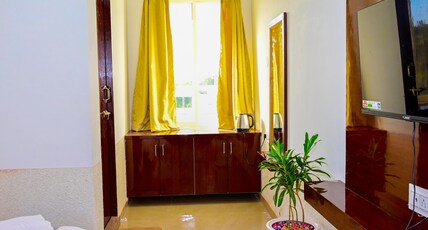 Hari Om Tatsat Retreat Room Type - King Room With Mountain View