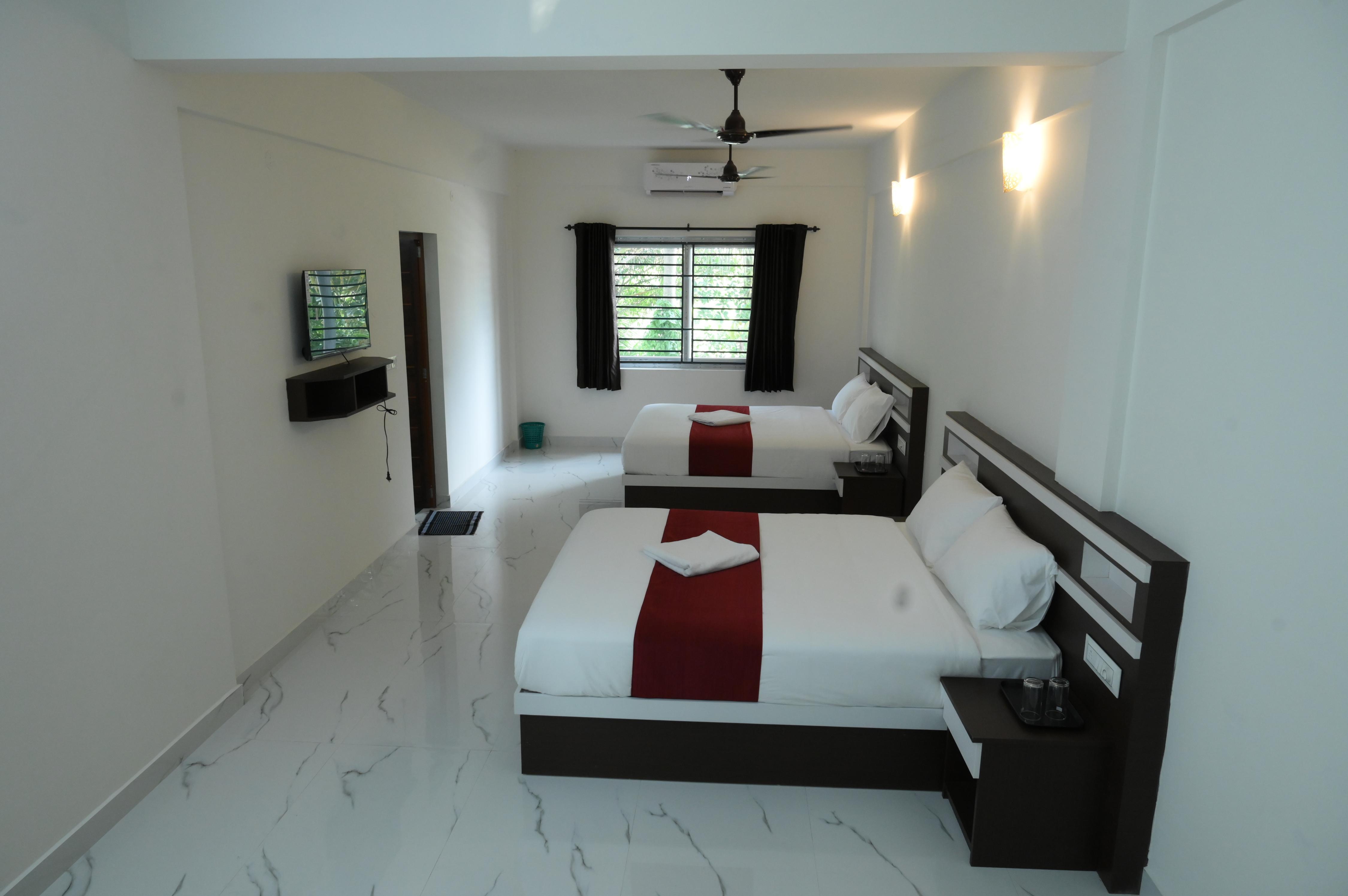 CAT'S EYE | Budget Stay CUSAT - Tap to explore photos