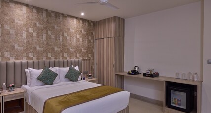 Grand Continent - T Nagar Room Type - Deluxe Queen With Balcony