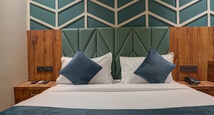 Starville Hotel Room Type - Deluxe Room