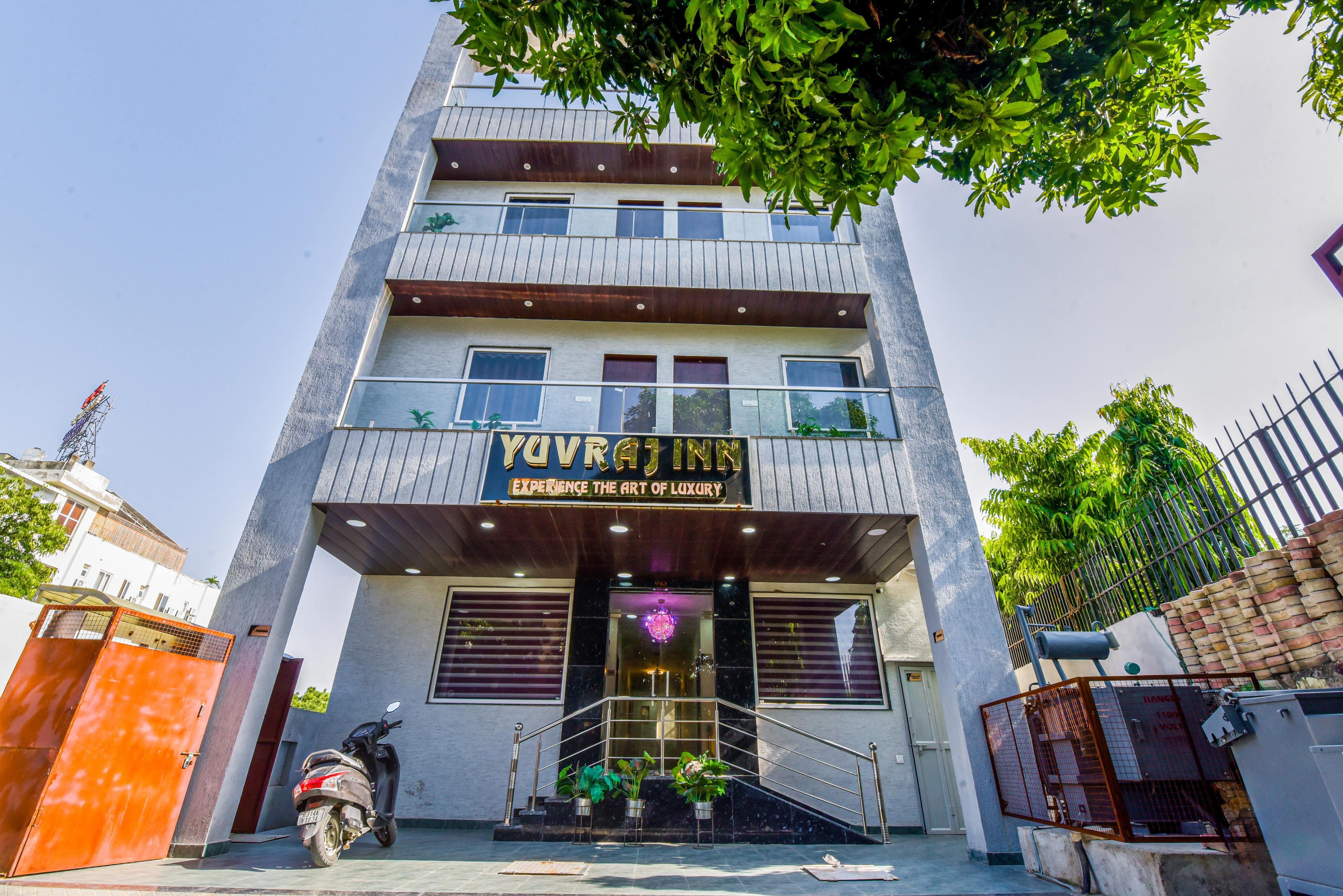 Hotel Yuvraj Inn -200 Feet - Tap to explore photos