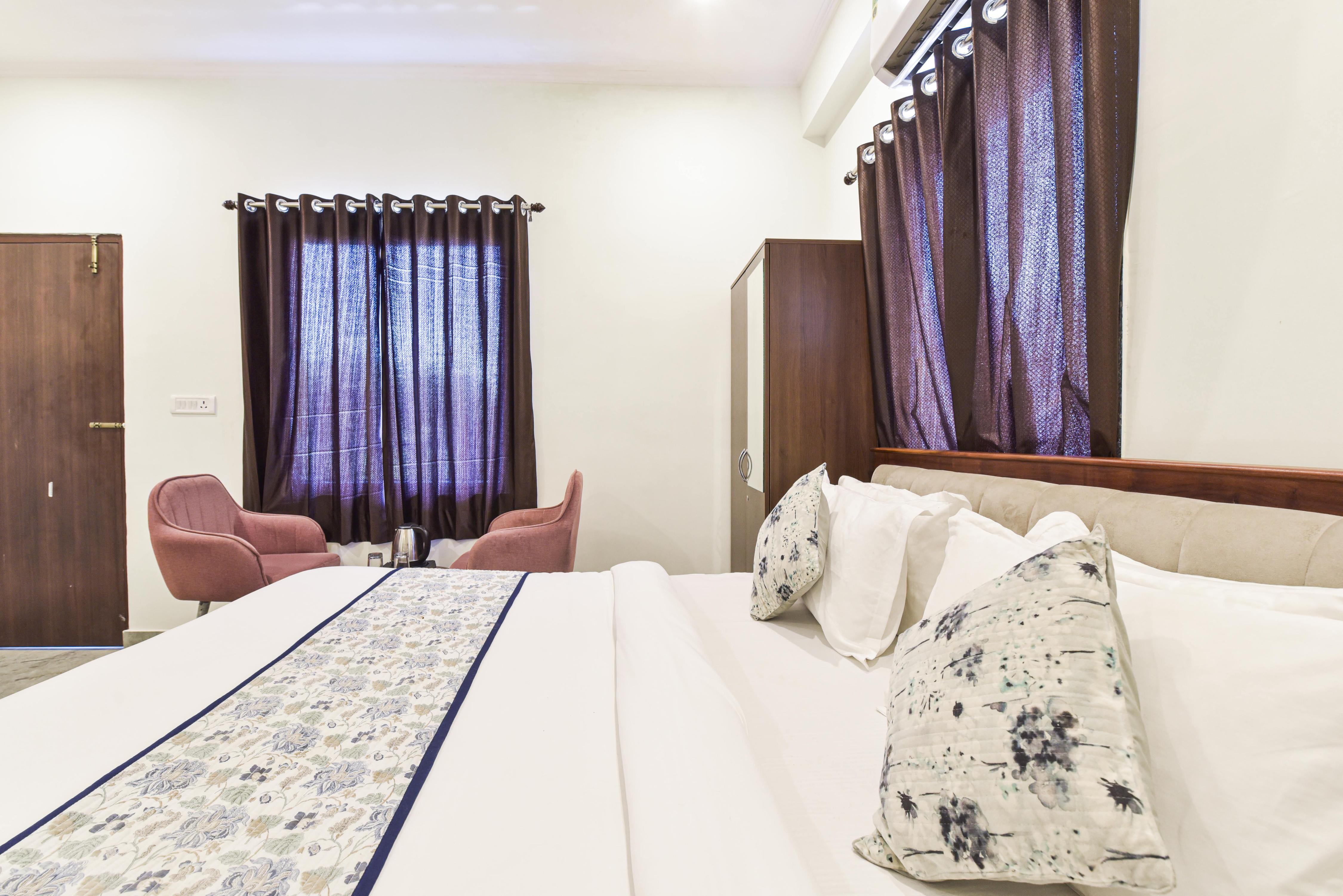 Hotel Yuvraj Inn -200 Feet - Tap to explore photos
