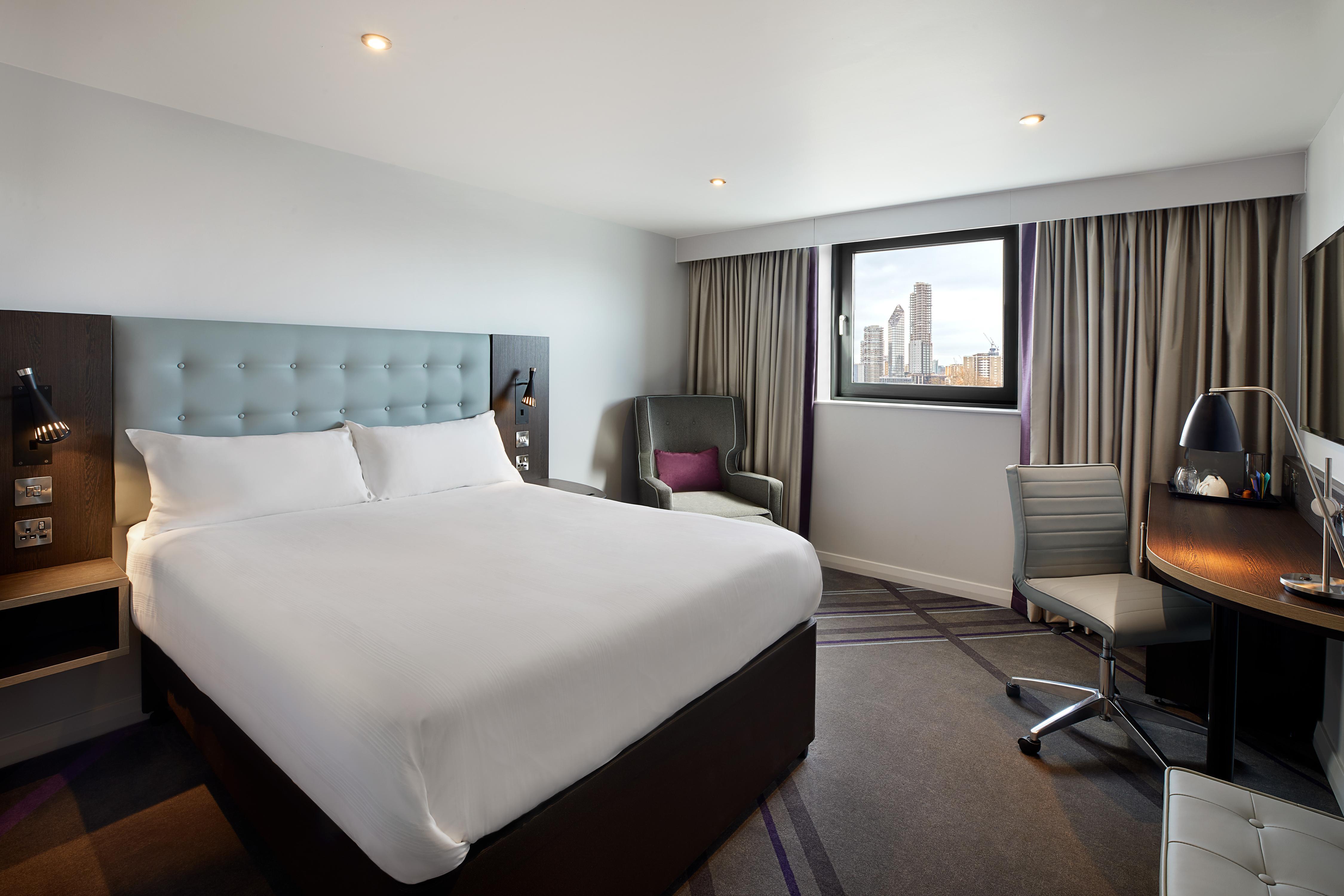Premier Inn London Hammersmith (Shepherds Bush Road) - Tap to explore photos
