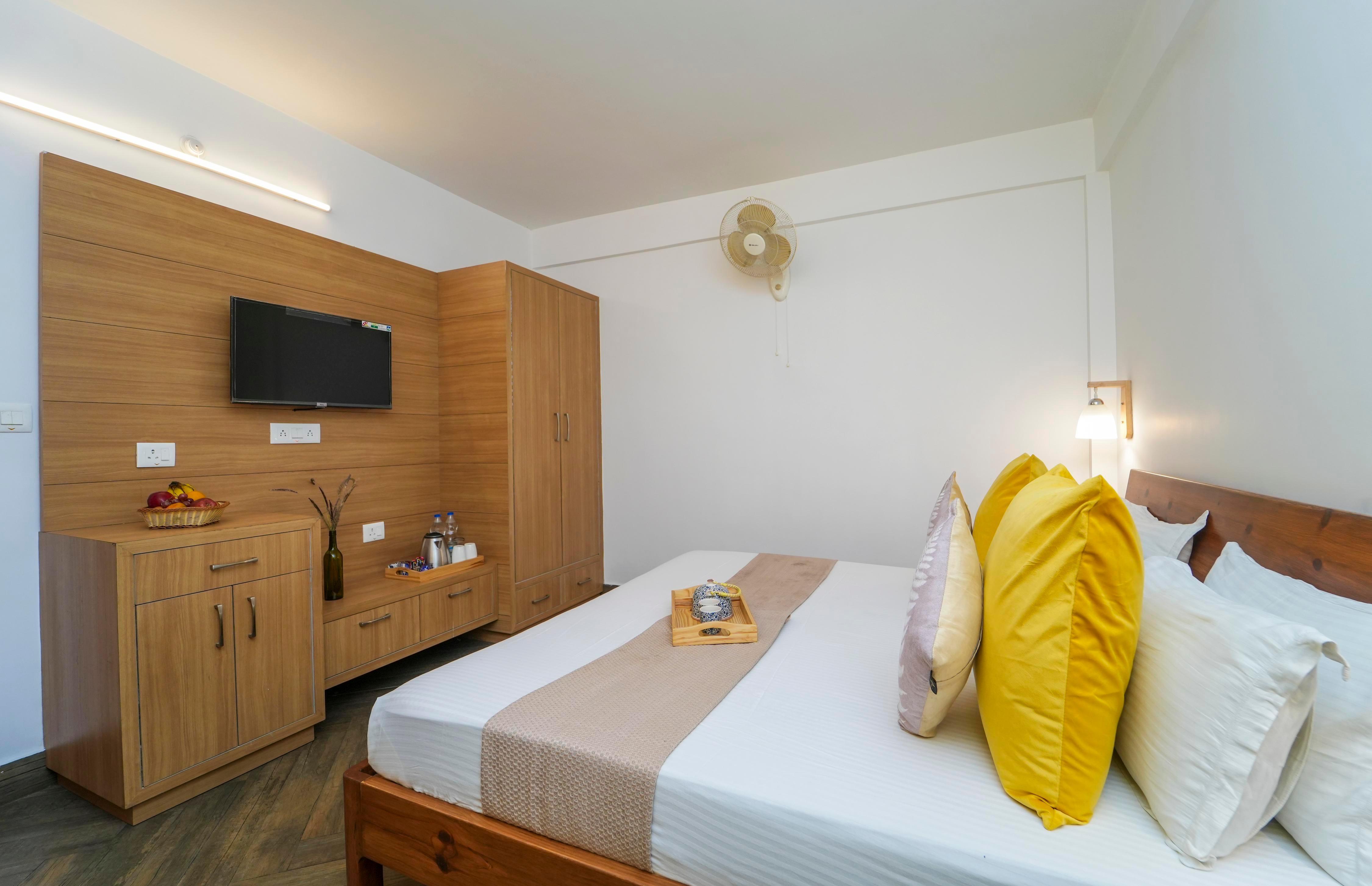 Glen 2 Bedrooms - Room with Balcony & View - Tap to explore photos