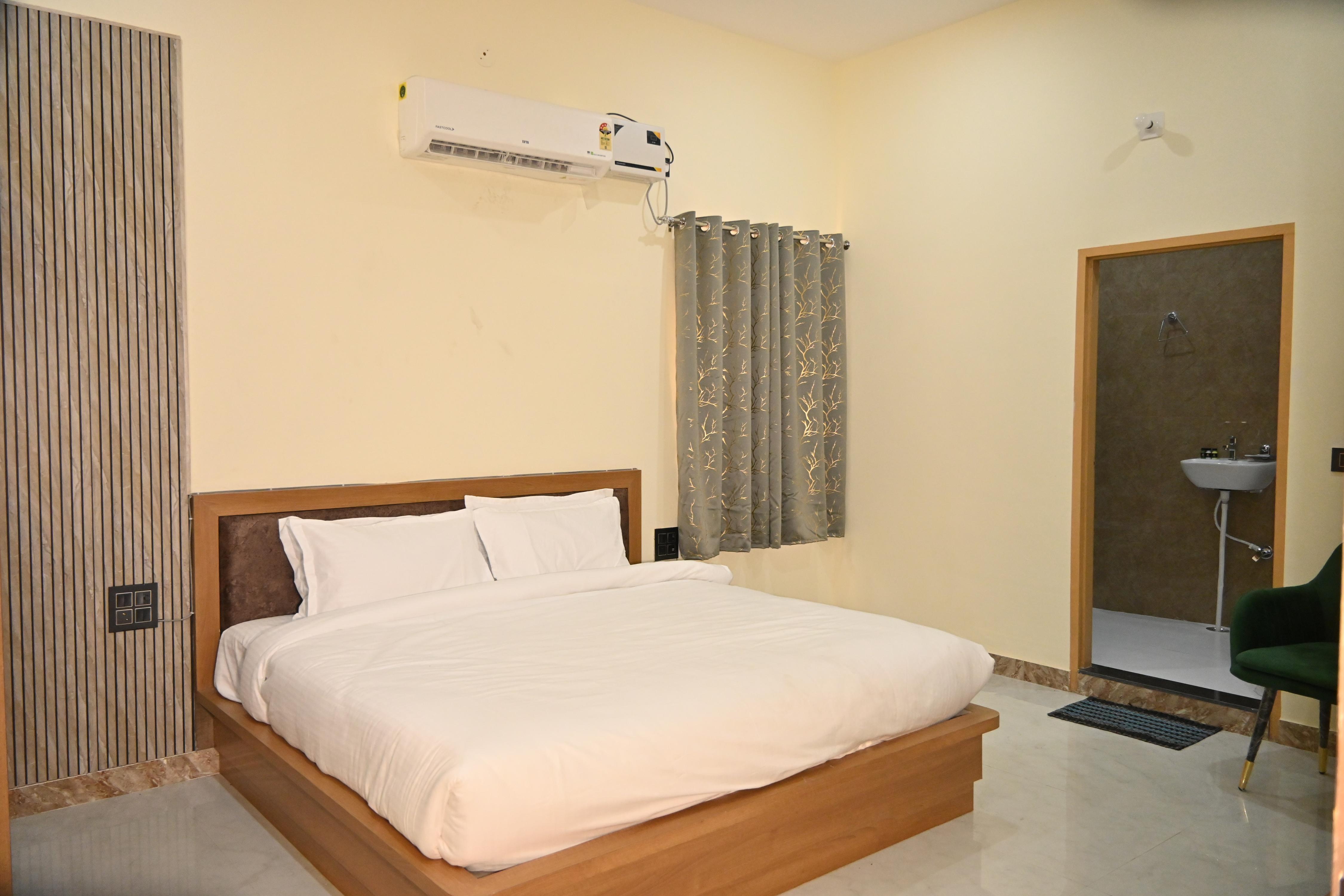 The Dollar Hotel & Resort Room Type - Deluxe Room