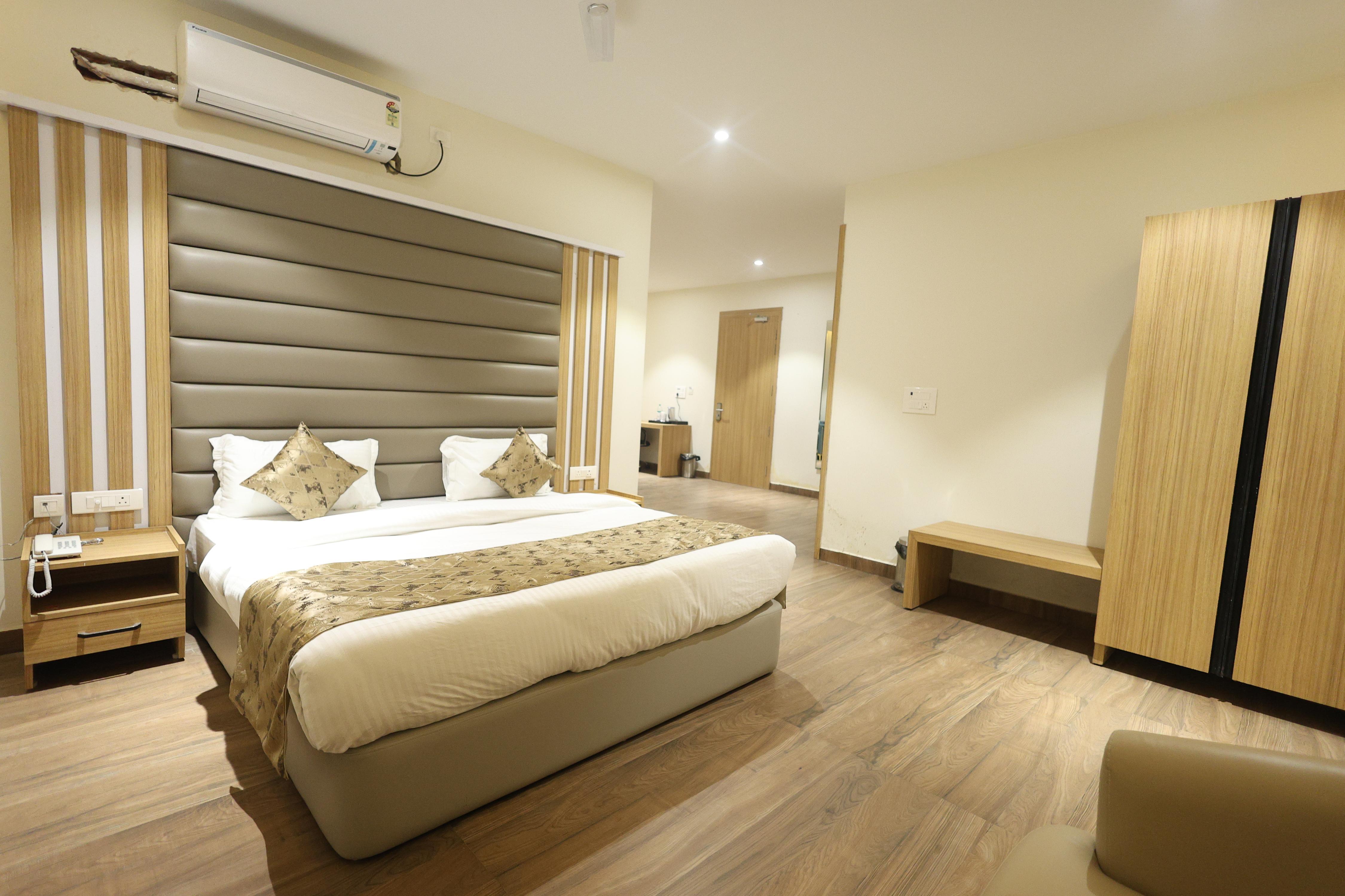 Solitaire Resort Gonda - Tap to explore photos