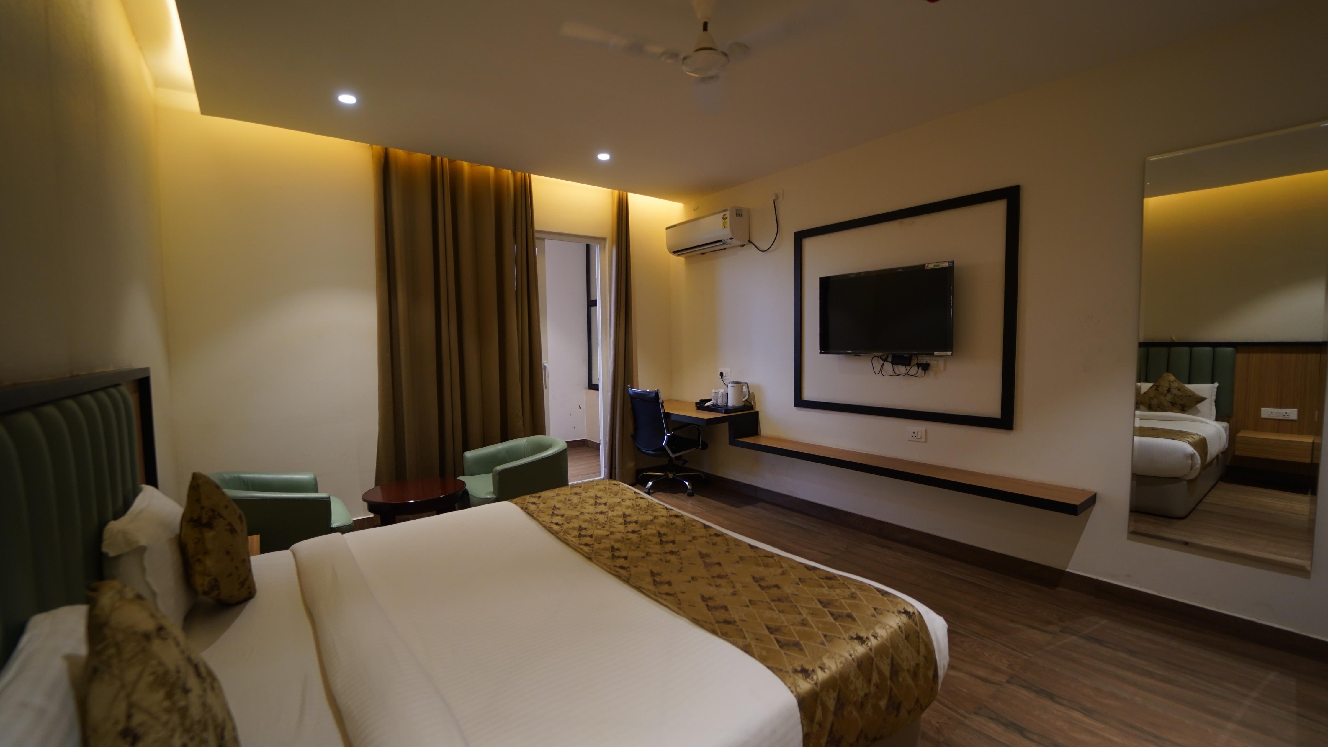 Solitaire Resort Gonda - Tap to explore photos