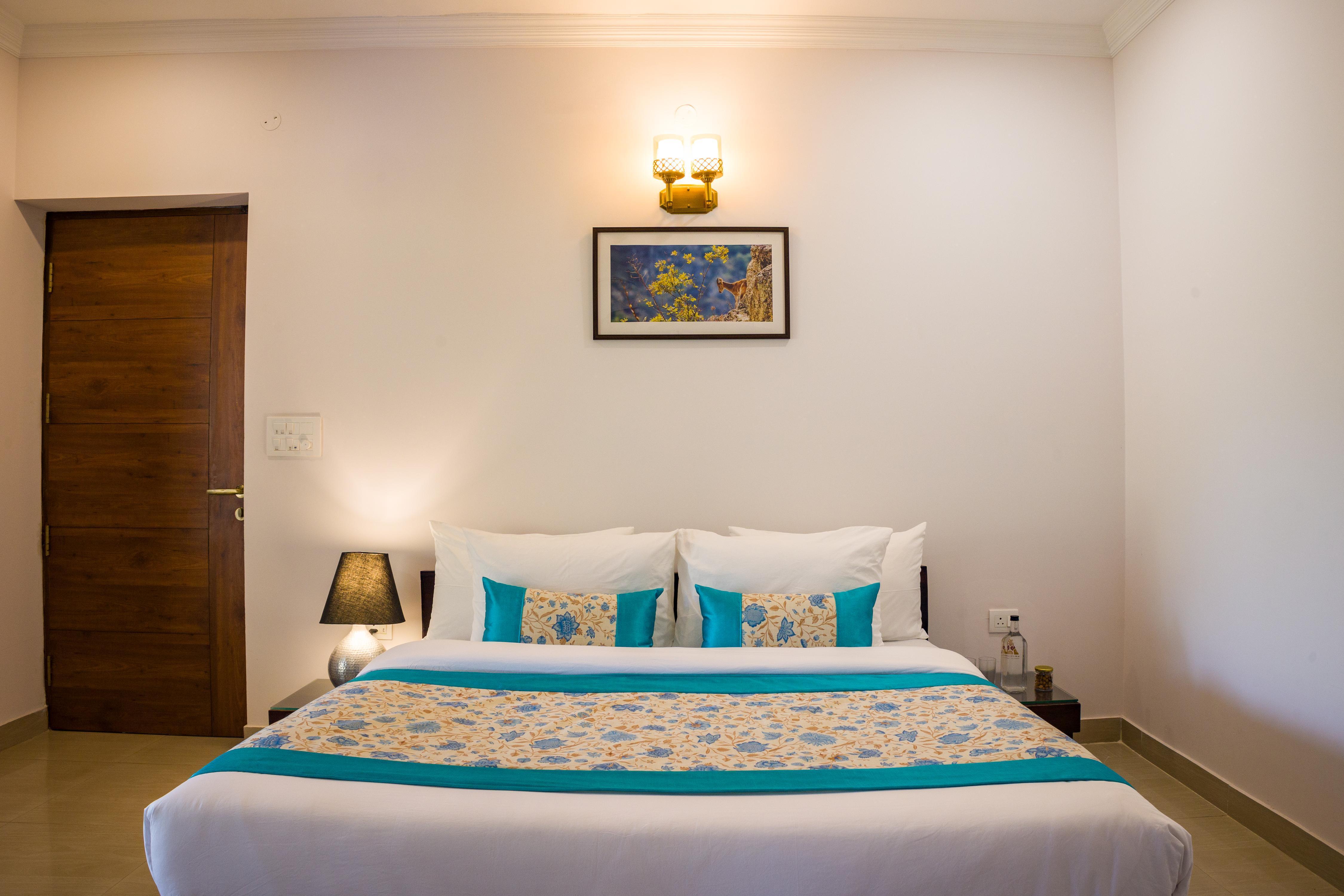 Charming 3 BHK Hilltop Hideaway with Garden & Scenic Views - Tap to explore photos