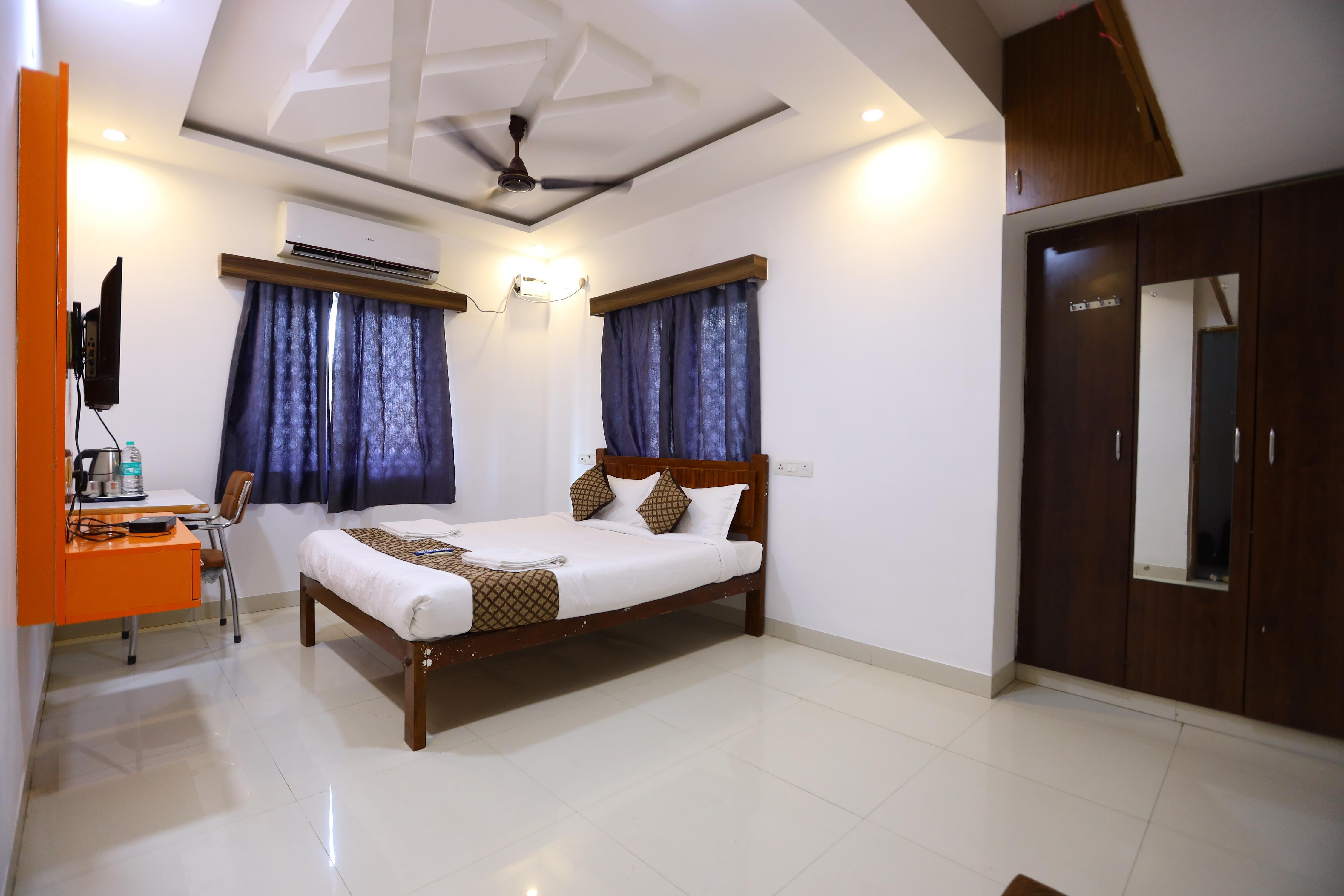 Starlight Hotels DLF Room Type - Deluxe Double Balcony Room