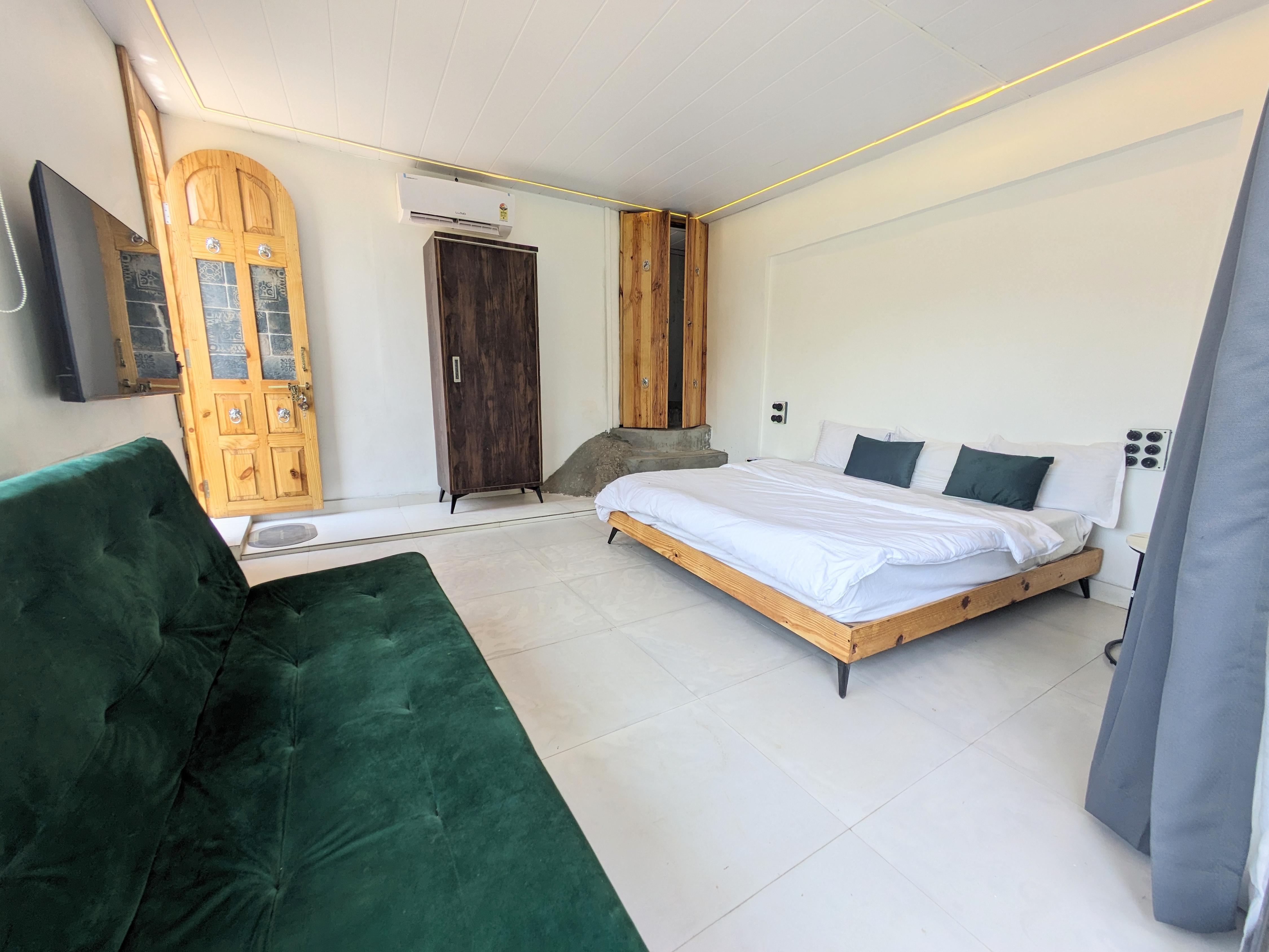 Glass Canvas - Tap to explore photos