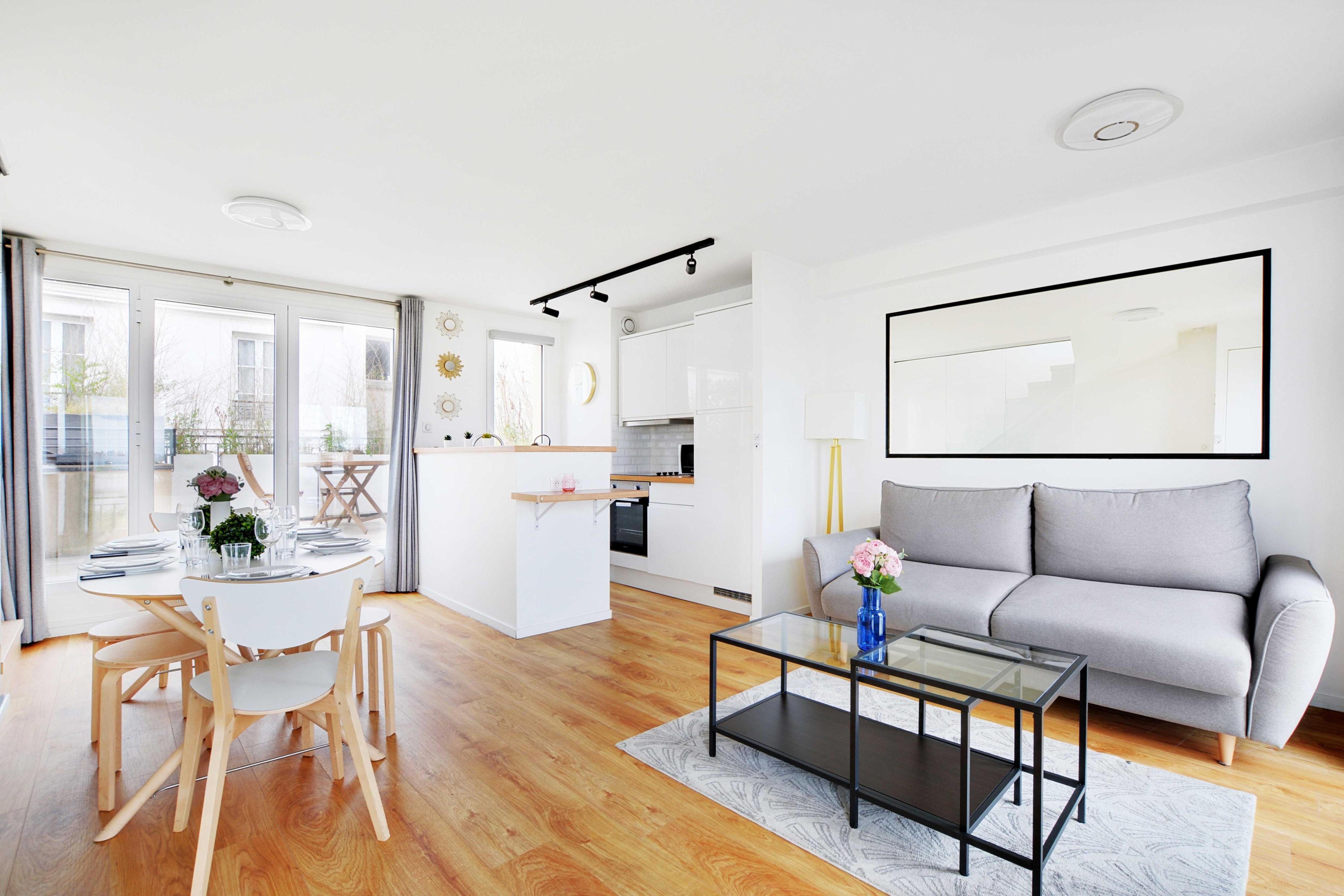 Exceptional triplex with terrace - Montmartre - Tap to explore photos