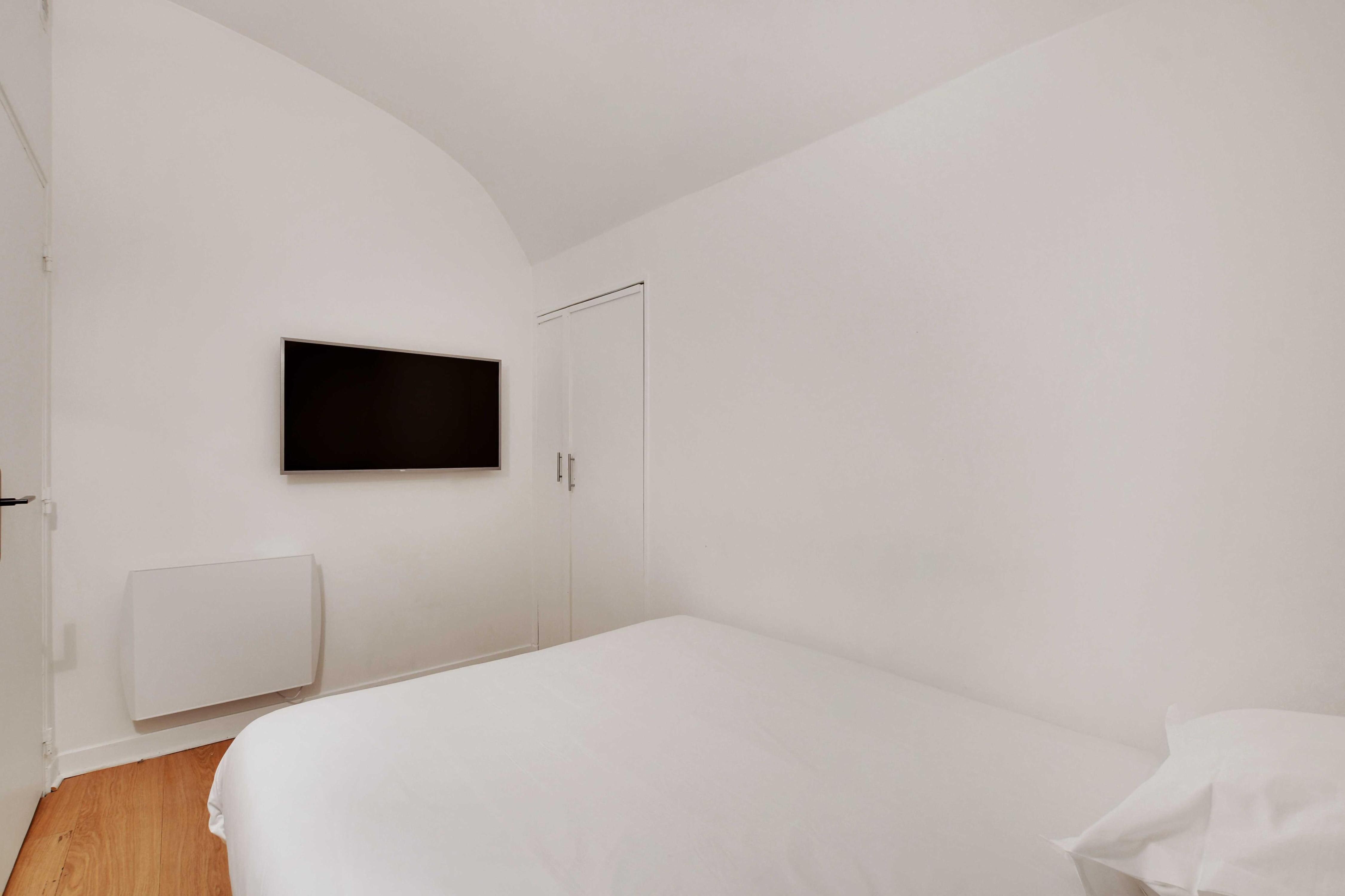 Elegant Apartment - 2BD/6P - Hotel de Ville - Tap to explore photos
