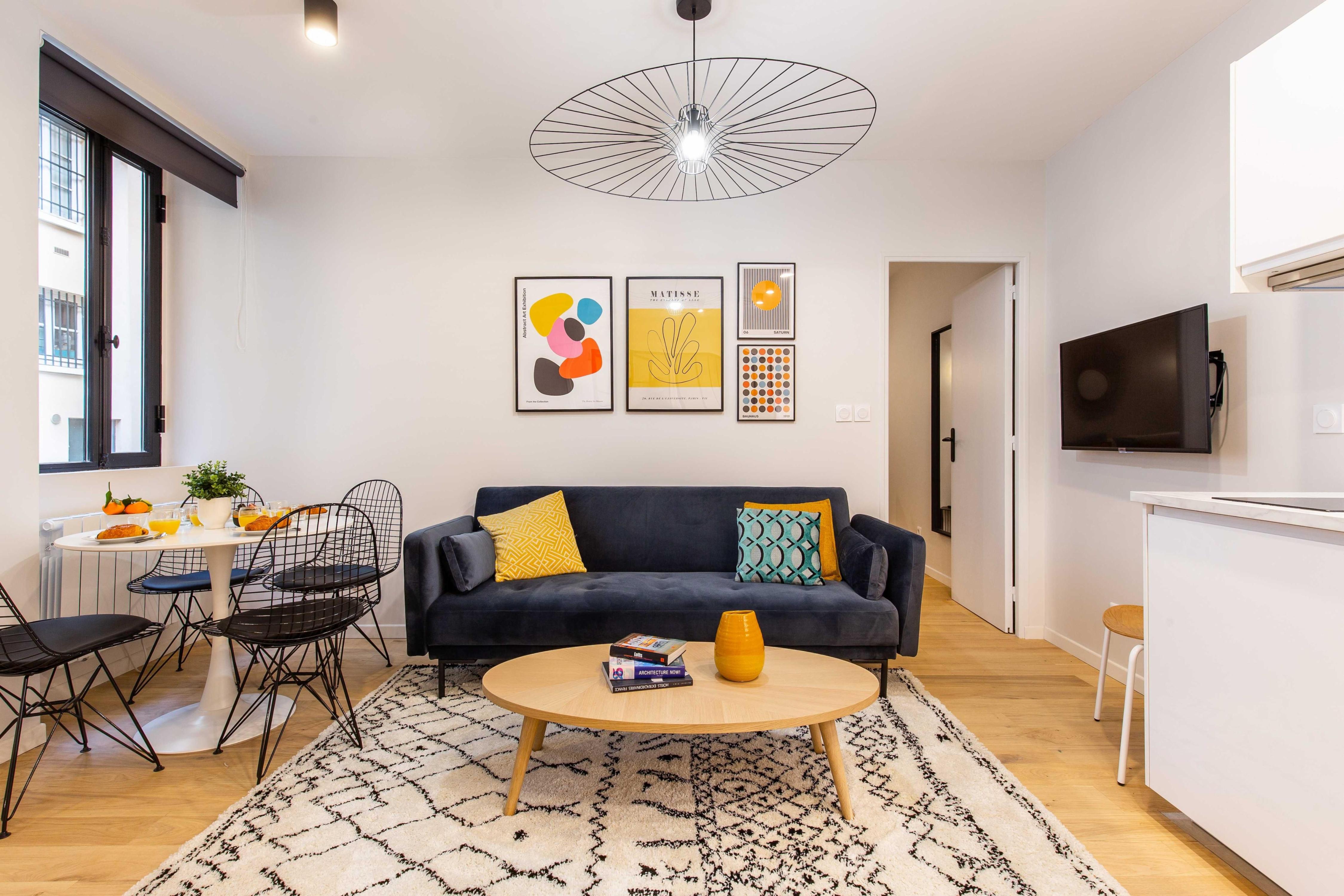 Charming apartment - 2BR/6P - Grands Boulevards - Tap to explore photos