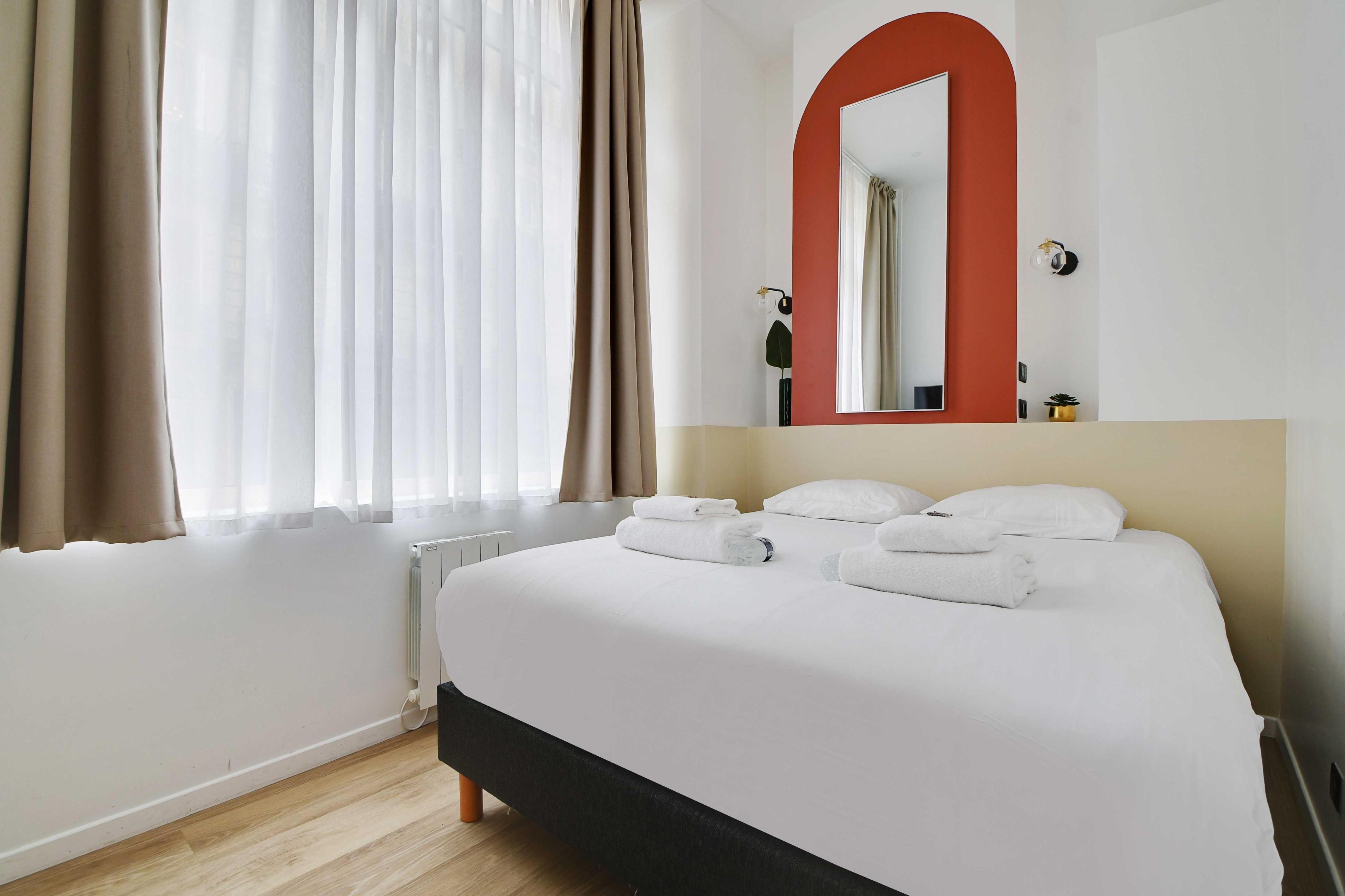 Charming apartment - 2BR/4P - Place Pigalle - Tap to explore photos