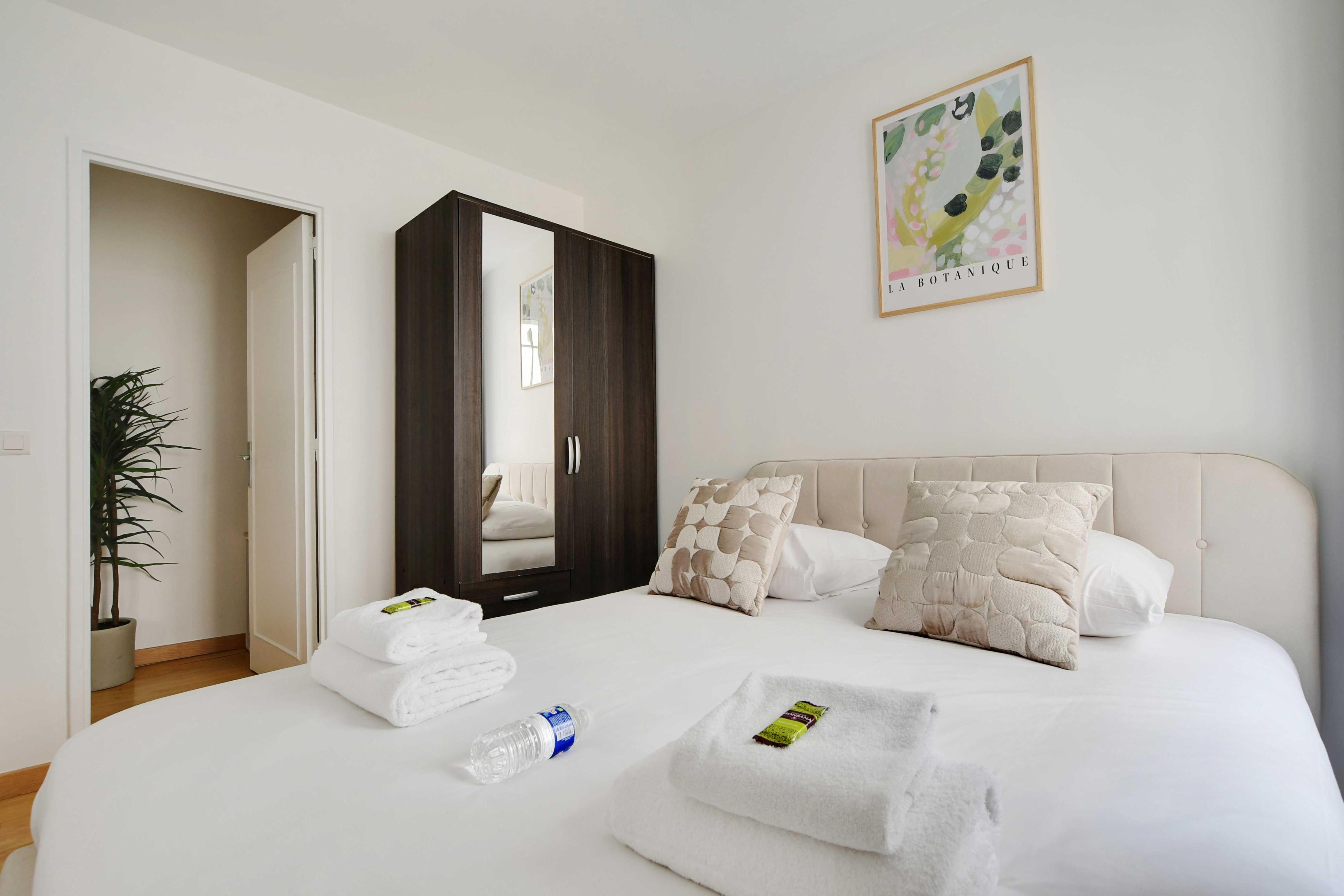 Chic apartment - 1BR/4P - Place de la Nation - Tap to explore photos