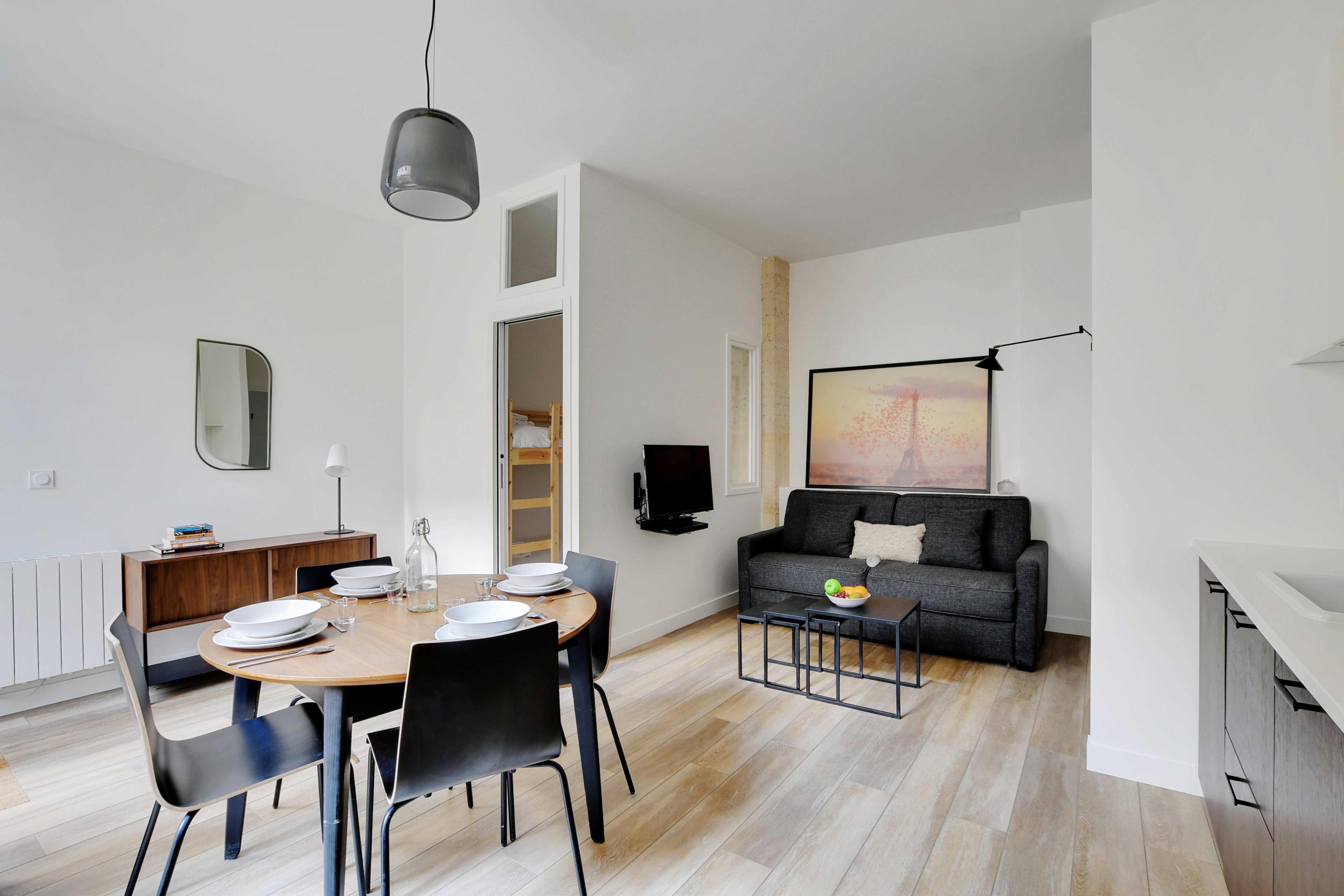 Chic Apartment -2BR/6P- Oberkampf/Republique Room Type - Chic Apartment -2BR/6P- Oberkampf/Republique