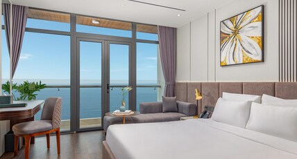PHUC LONG LUXURY DANANG Room Type - Premier Deluxe Double Double ocean view with balcony PHUC LONG LUXURY DANANG Room Type - Premier Deluxe Double Double ocean view with balcony