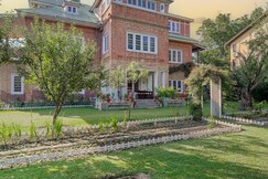 SaffronStays Awakening- Deluxe Suite