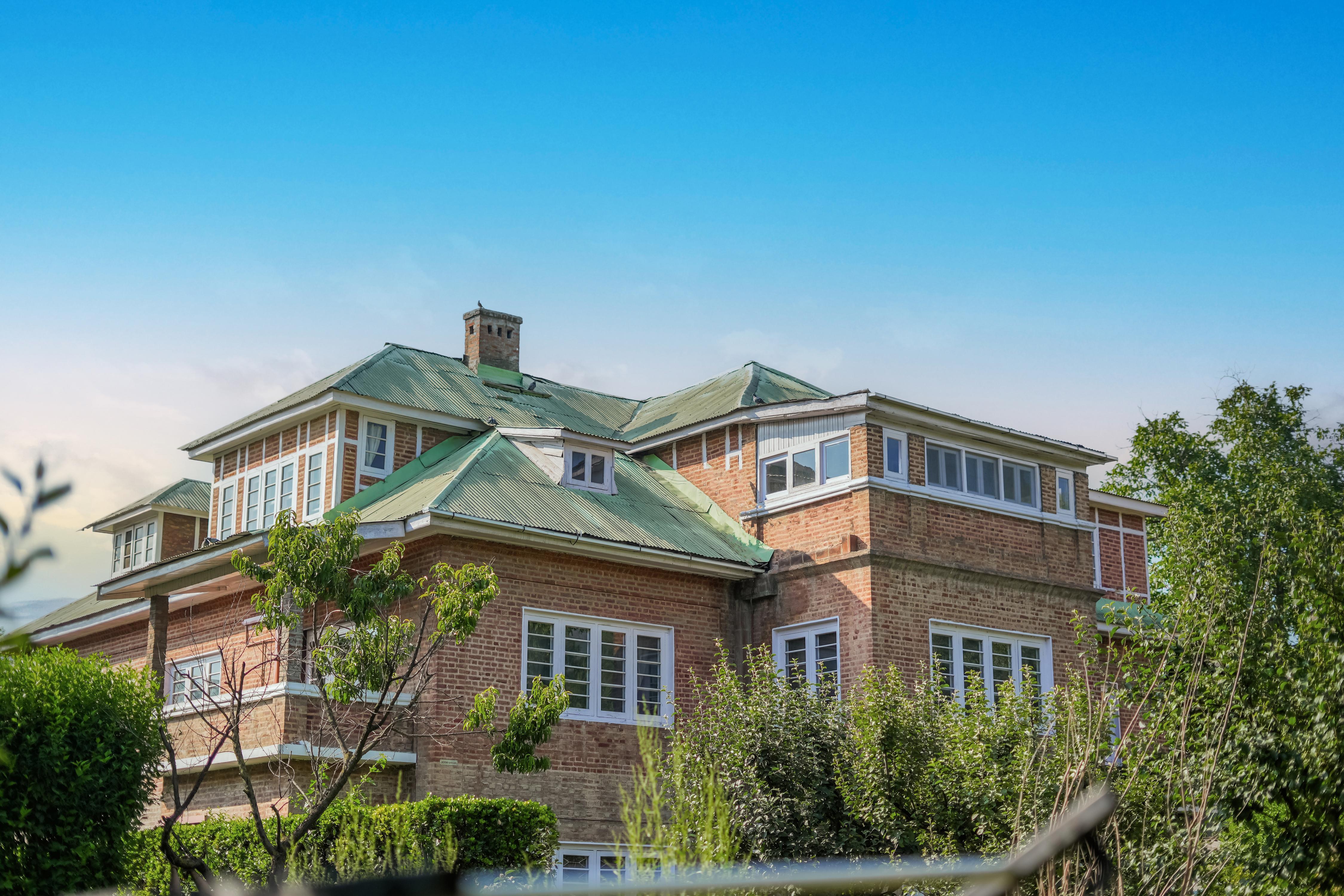 SaffronStays Awakening (Deluxe Suite) near Jhelum river