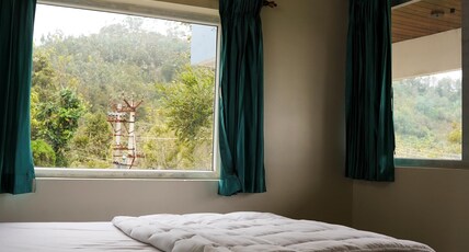 11 HAVEN STREET Room Type - Deluxe room with balcony with mountain view