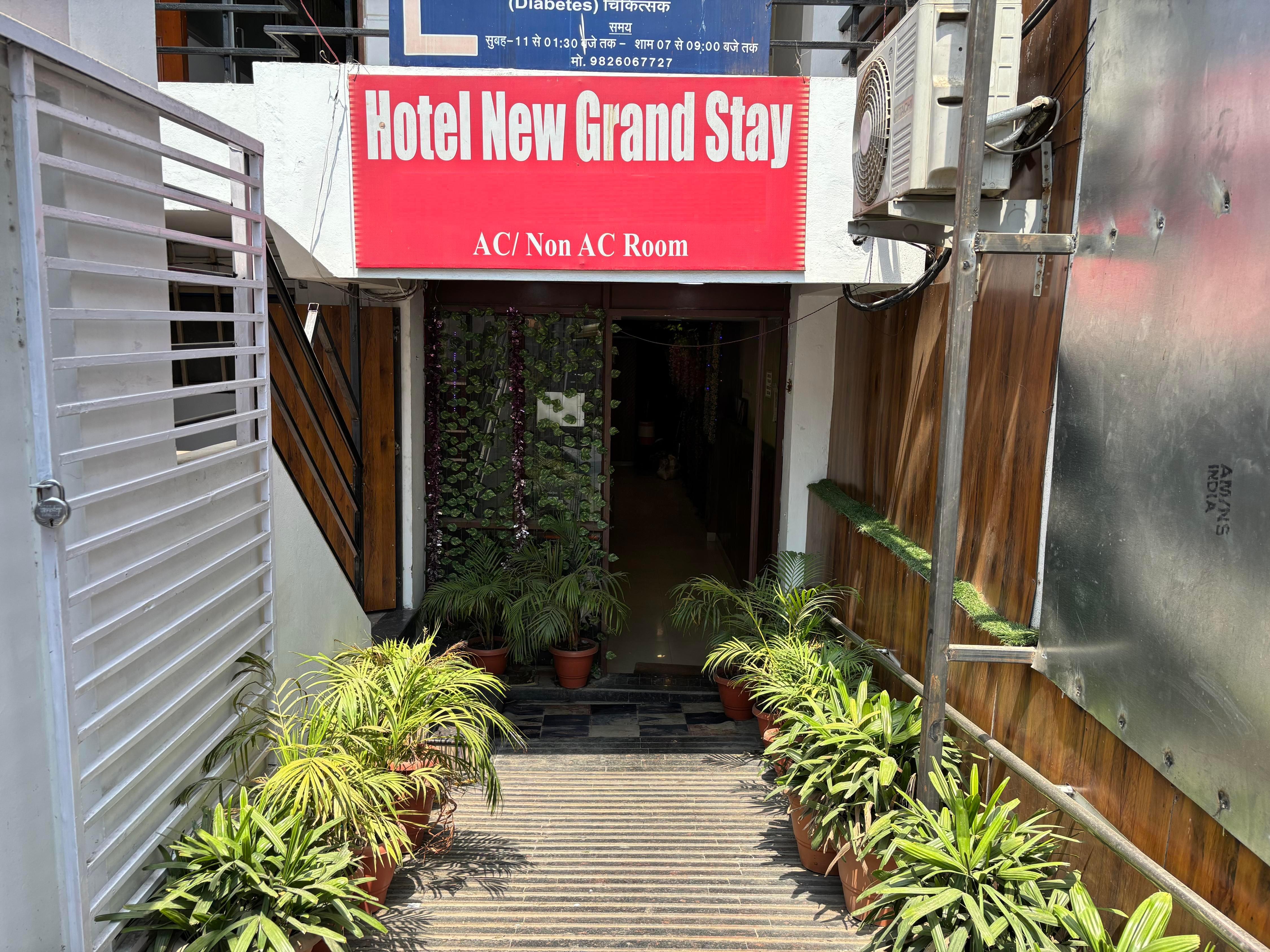 Hotel The New Grand Stay