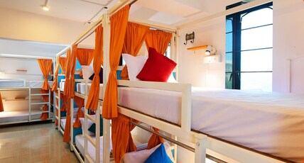 Urban Stays Backpackers Hostel Room Type - Bed in 12 Bed Mixed AC Dormitory Room with Shared Bathroom