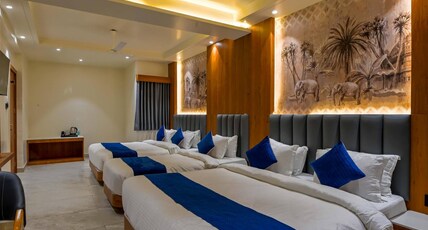 Hotel Shree Radhe Room Type - FAMILY SUITE BEDROOM