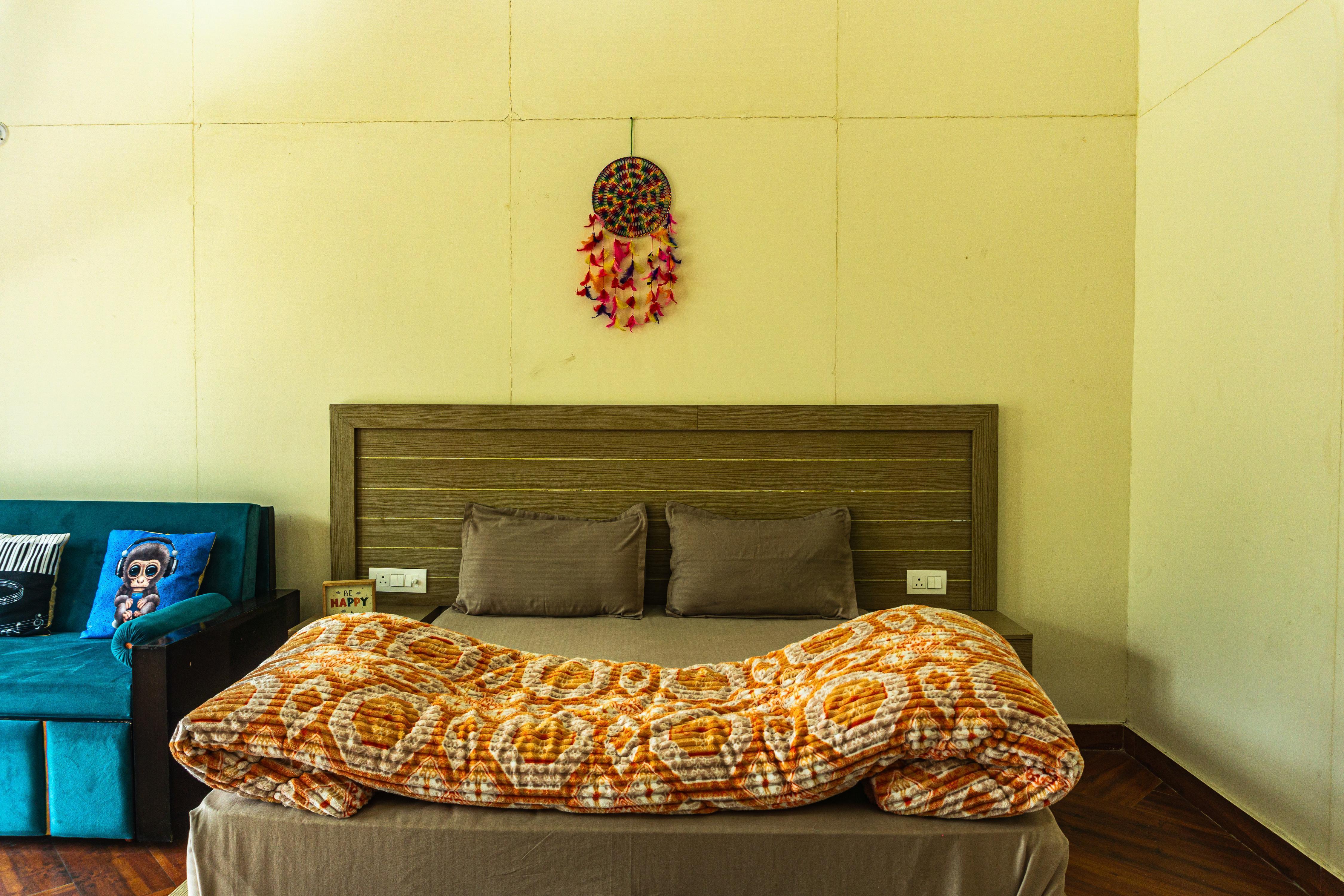 Raha Cottages |3BR| in Mussoorie by Homeyhuts - Tap to explore photos