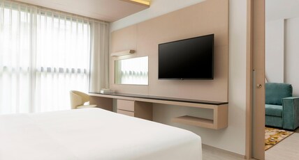 Hyatt Place Bangkok Sukhumvit 1 Room Type - Suite King (with Sofa Bed)