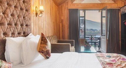 Classy Castle Pahalgam Room Type - Deluxe Room with Balcony/Bay Window