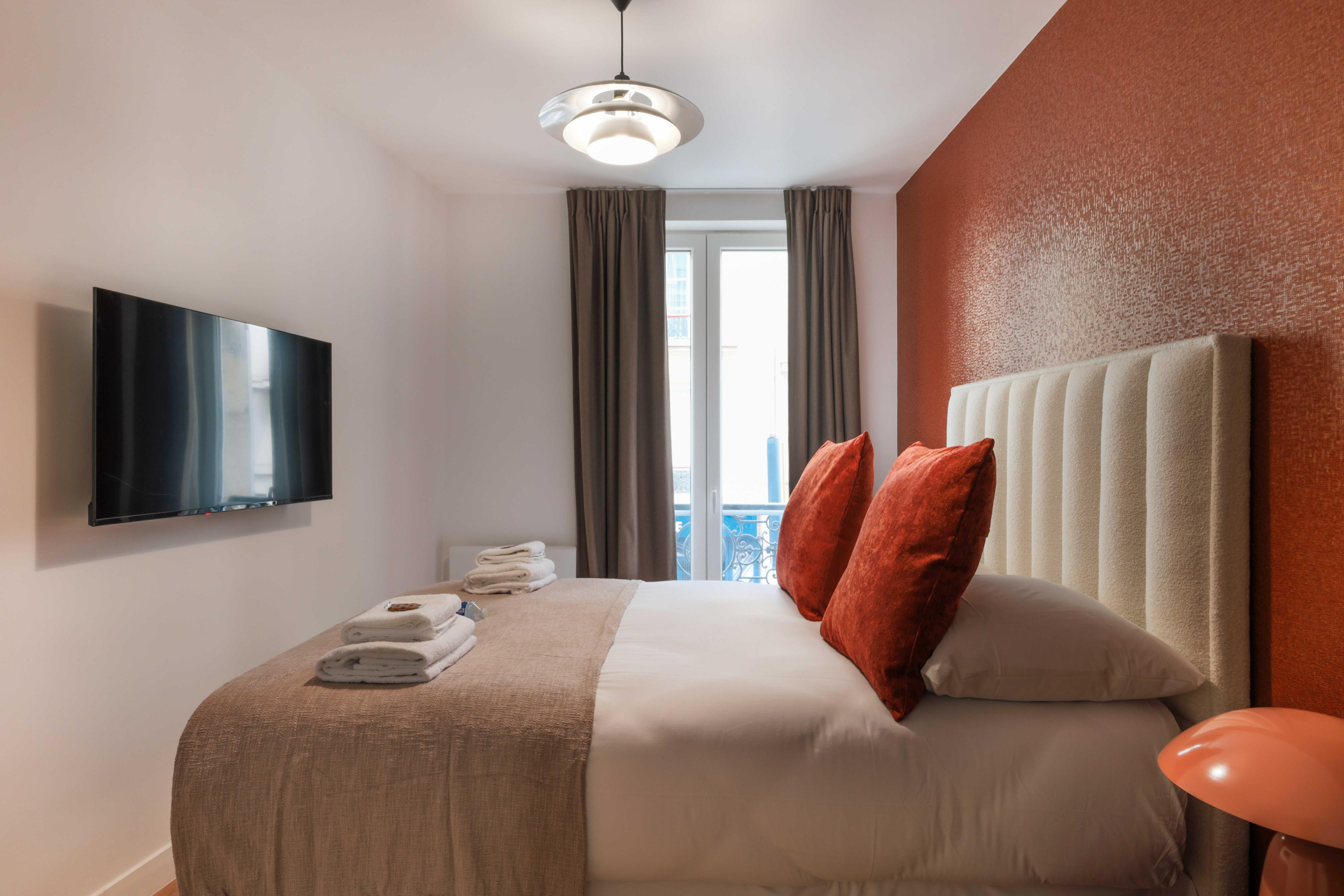 Magnificent apartment - 4BR/10P - Arc de Triomphe - Tap to explore photos