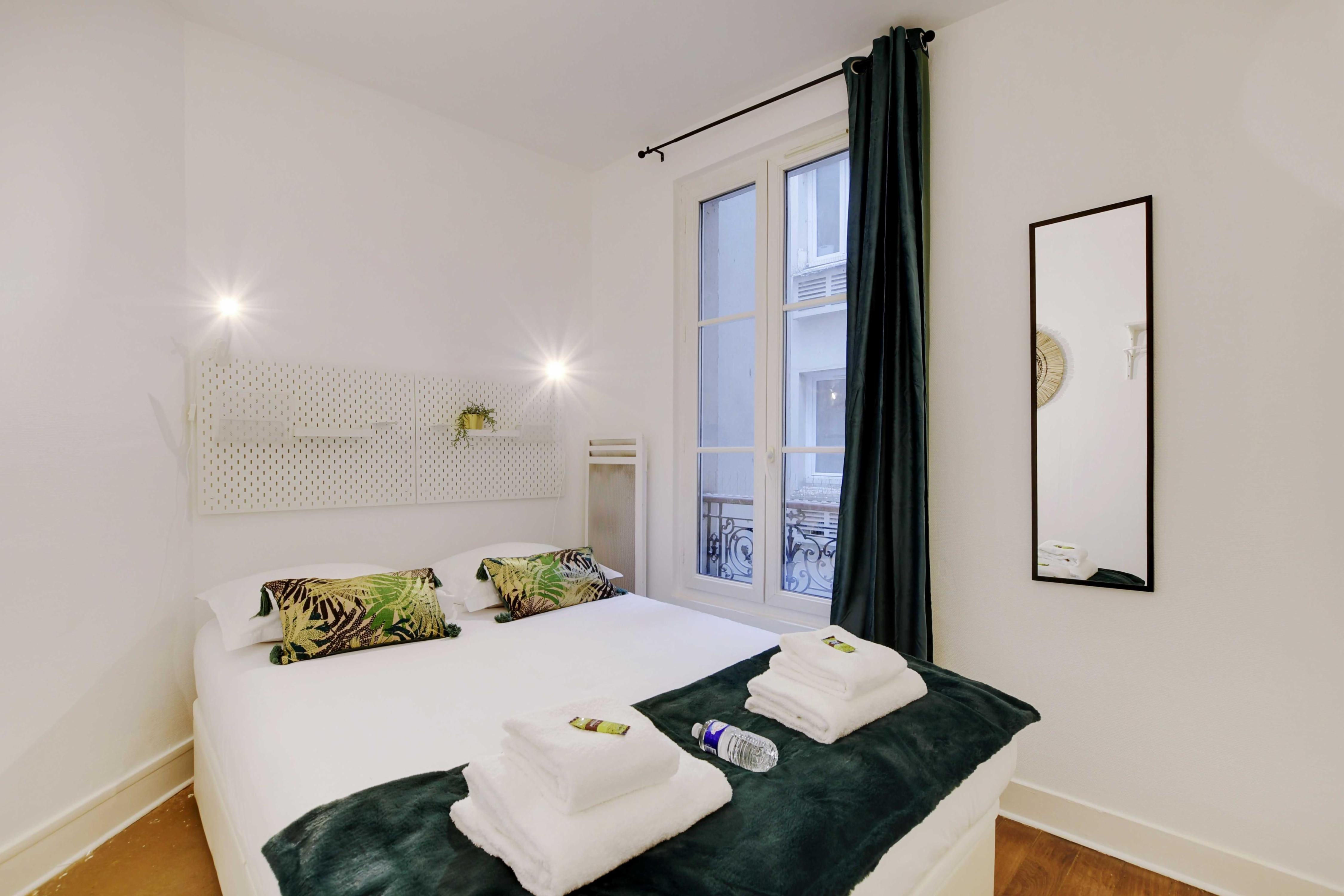 Magnificent apartment - 1BR/4P - Sacre-Coeur - Tap to explore photos