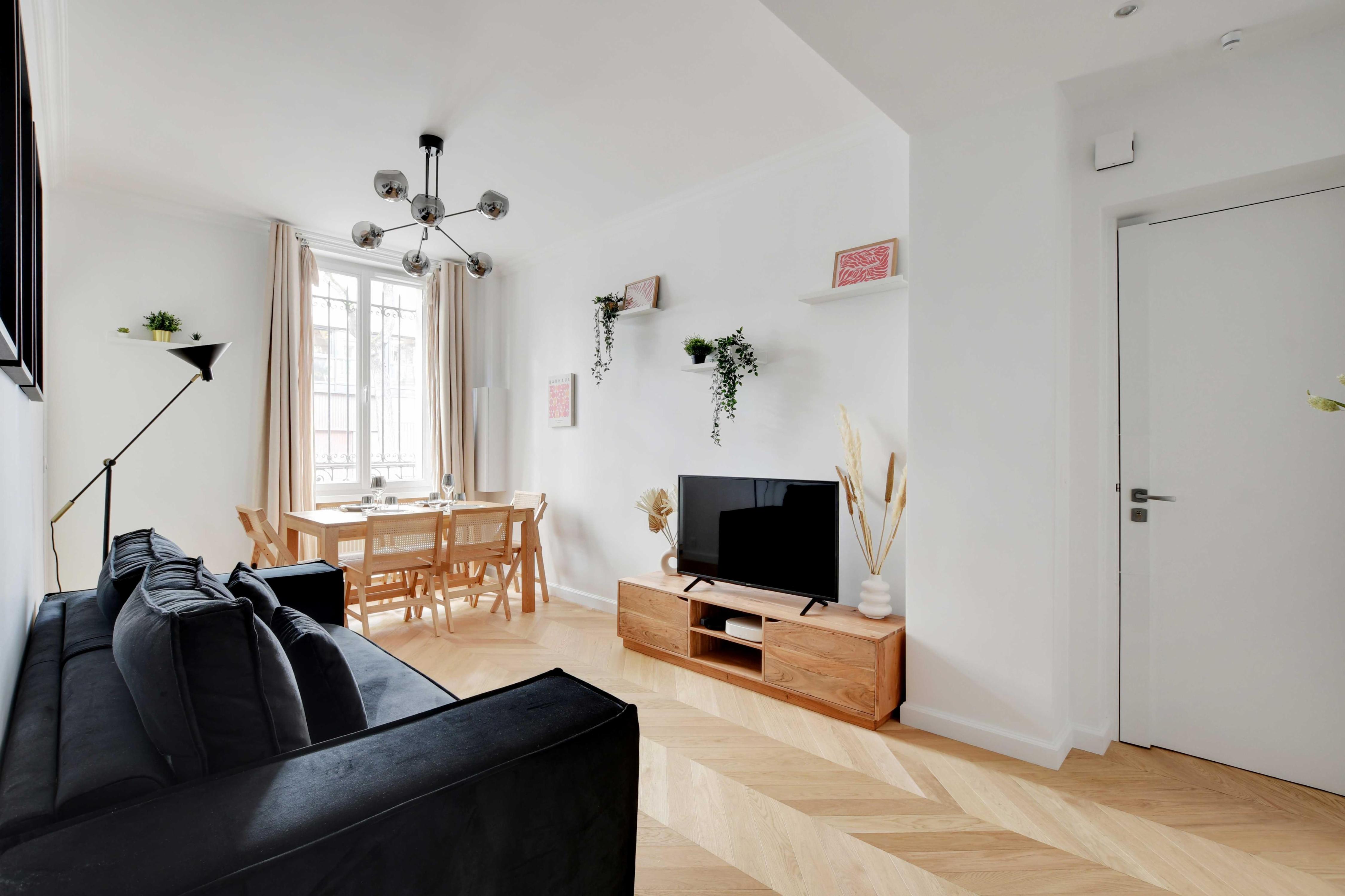 Spacious Cosy Apartment -2BR/8P- Pl. de la Nation - Tap to explore photos