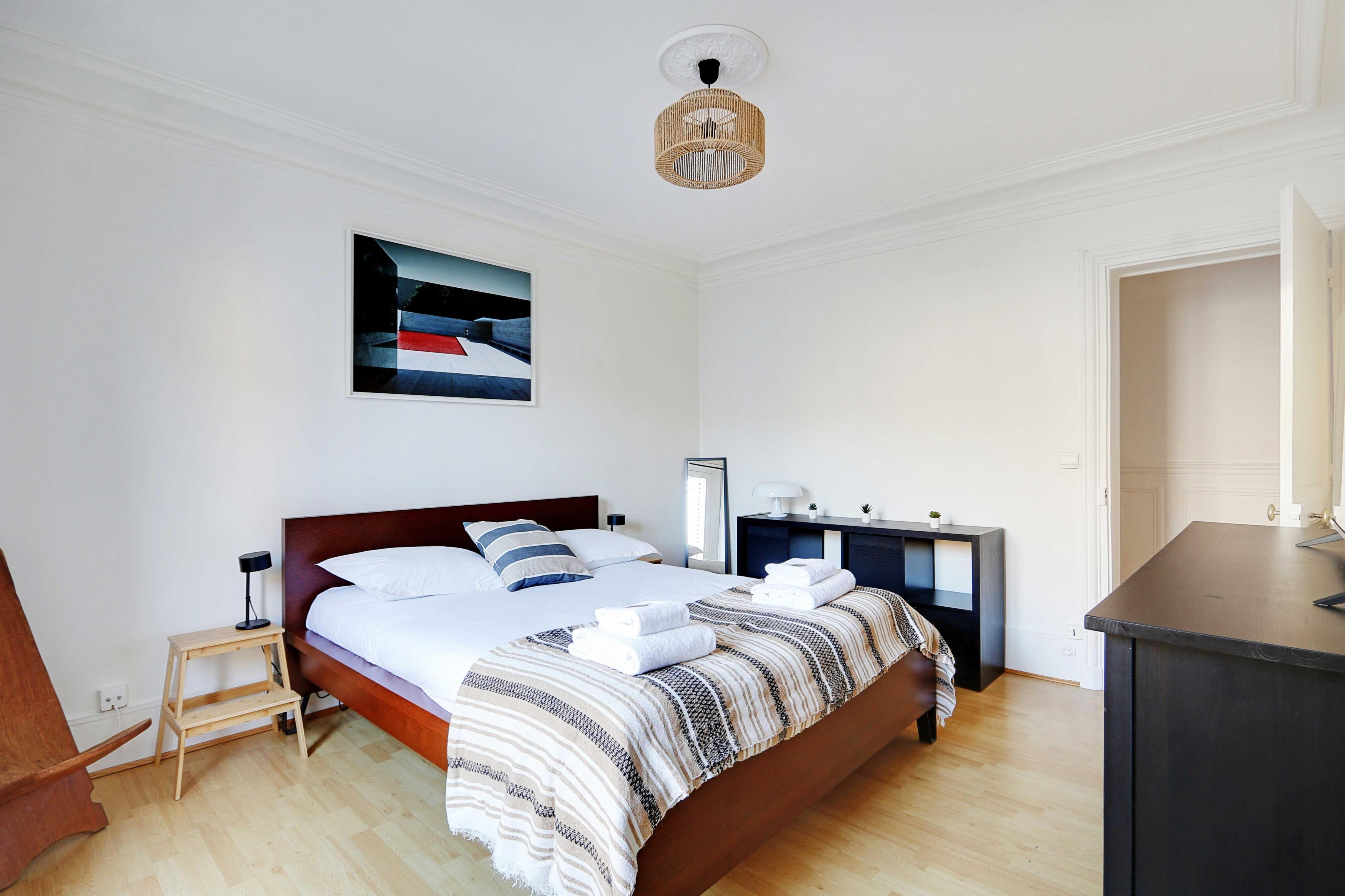 Peaceful apartment : 2BR/4P - Arc de Triomphe - Tap to explore photos