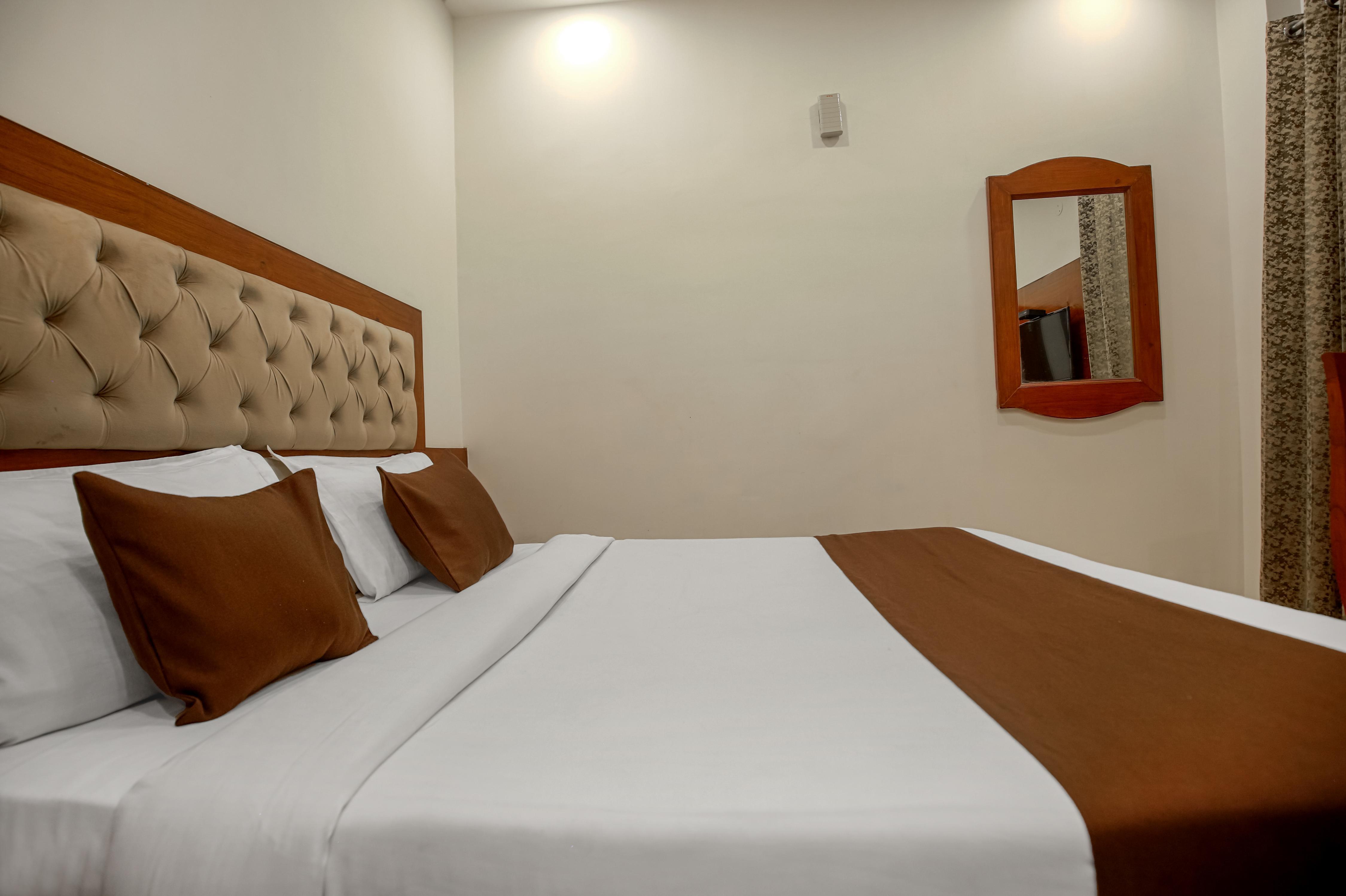 Hotel RK Residency Opposite ISBT Sector 43 Chandigarh - Tap to explore photos