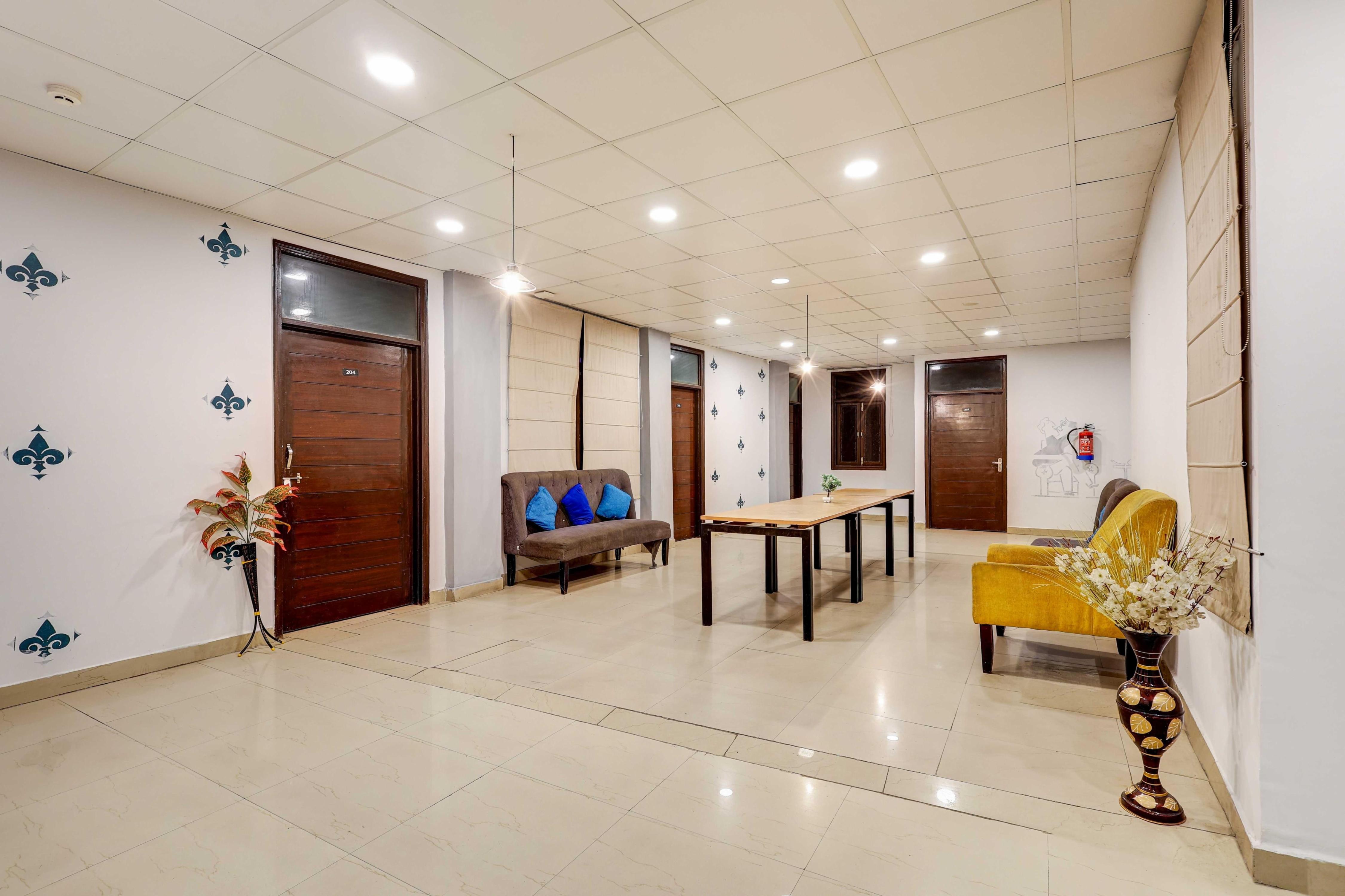 Super Townhouse Super Anmol Kd Plaza 6 Residency - Tap to explore photos
