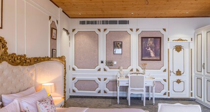 The English Country House Room Type - Victorian suite II