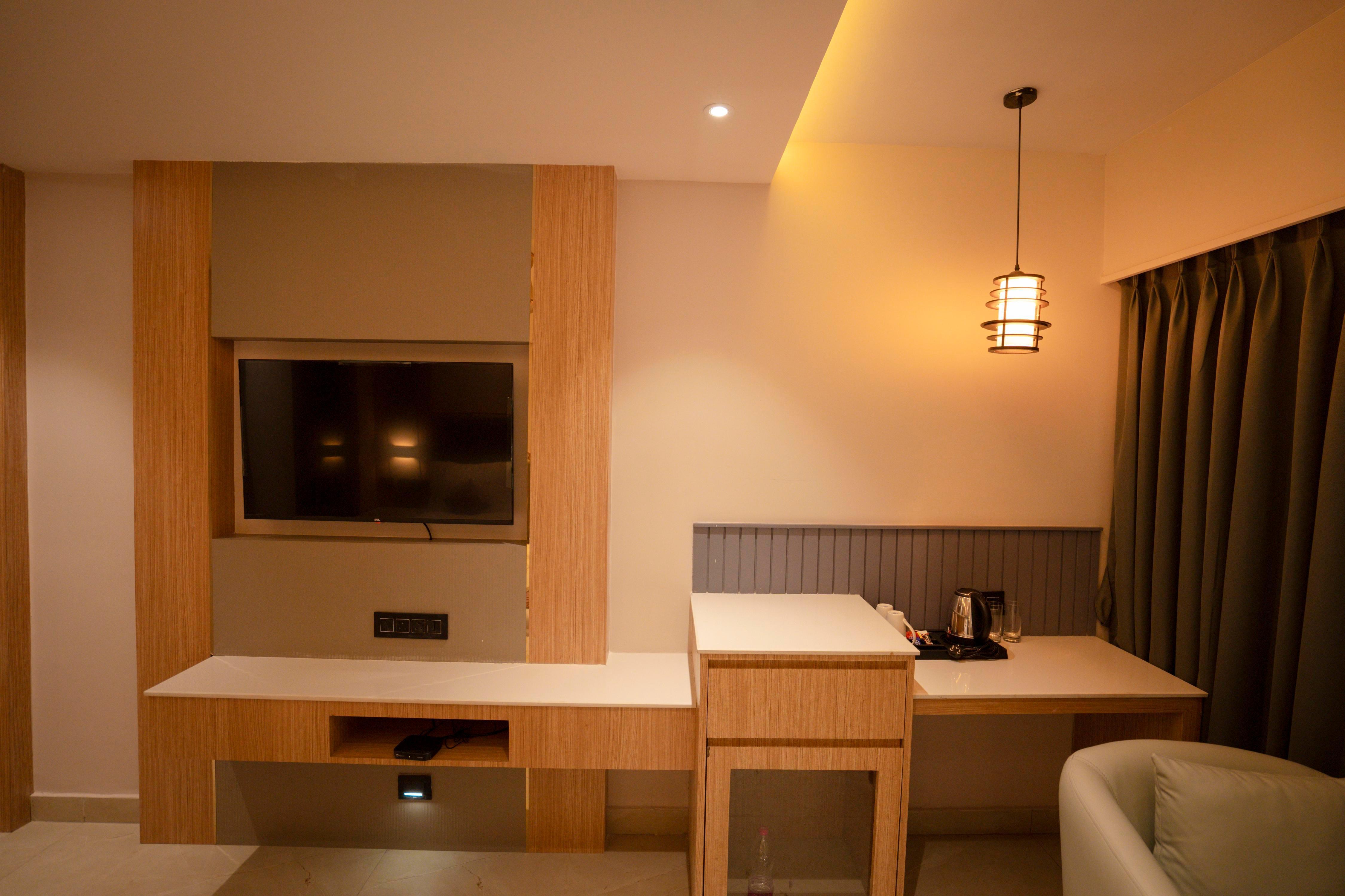 HOTEL SIGNATURE SUITES,650 mtrs frm Temple & Beach - Tap to explore photos