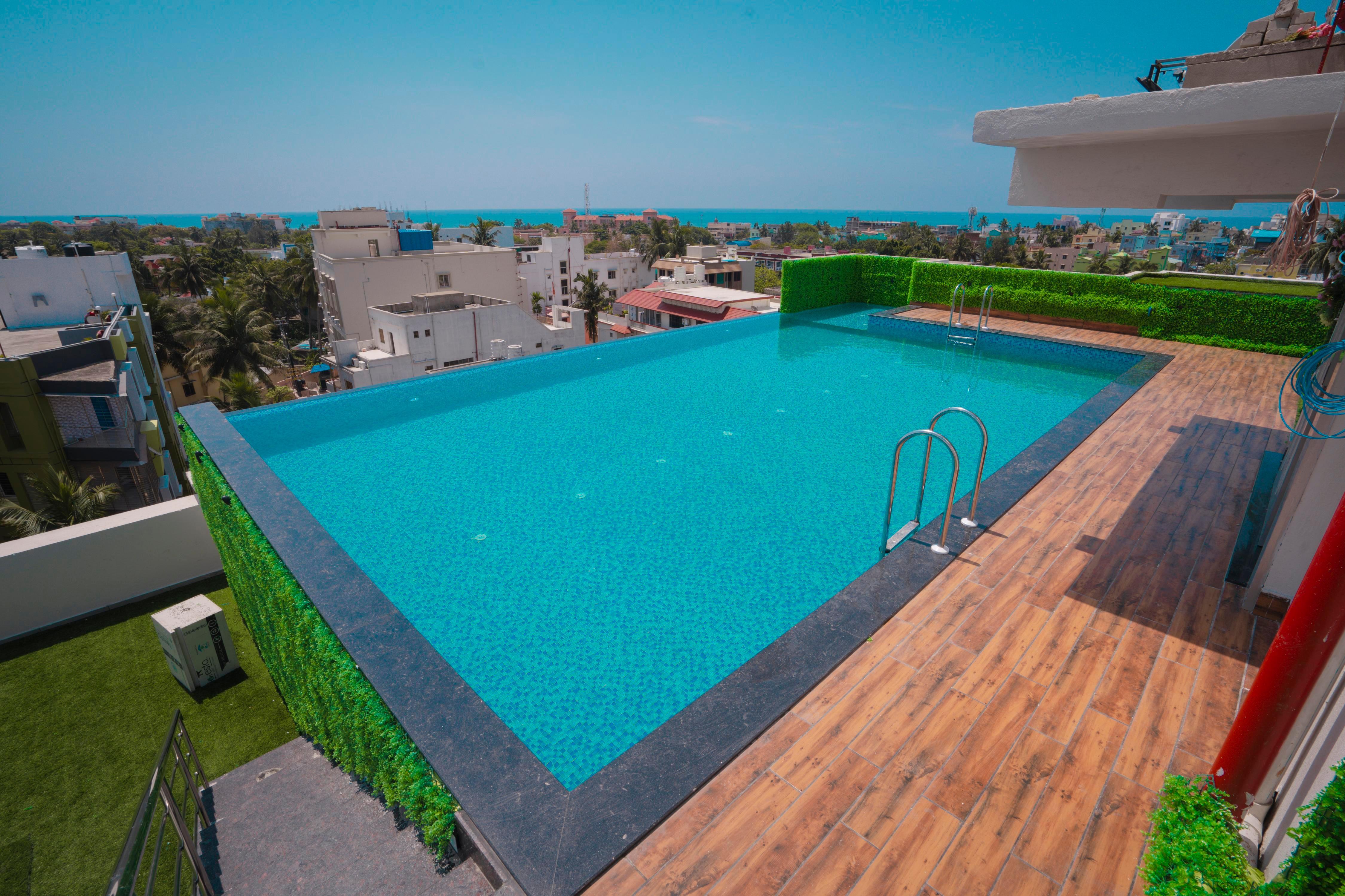 HOTEL SIGNATURE SUITES,650 mtrs frm Temple & Beach