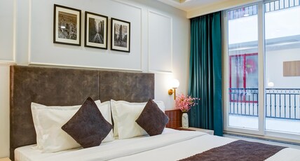 Saltstayz Premier - Arjun Marg & Golf Course Road Room Type - Deluxe Room Saltstayz Premier - Arjun Marg & Golf Course Road Room Type - Deluxe Room