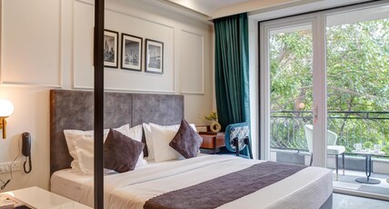 Saltstayz Premier - Arjun Marg & Golf Course Road Room Type - Superior Room with Balcony Saltstayz Premier - Arjun Marg & Golf Course Road Room Type - Superior Room with Balcony