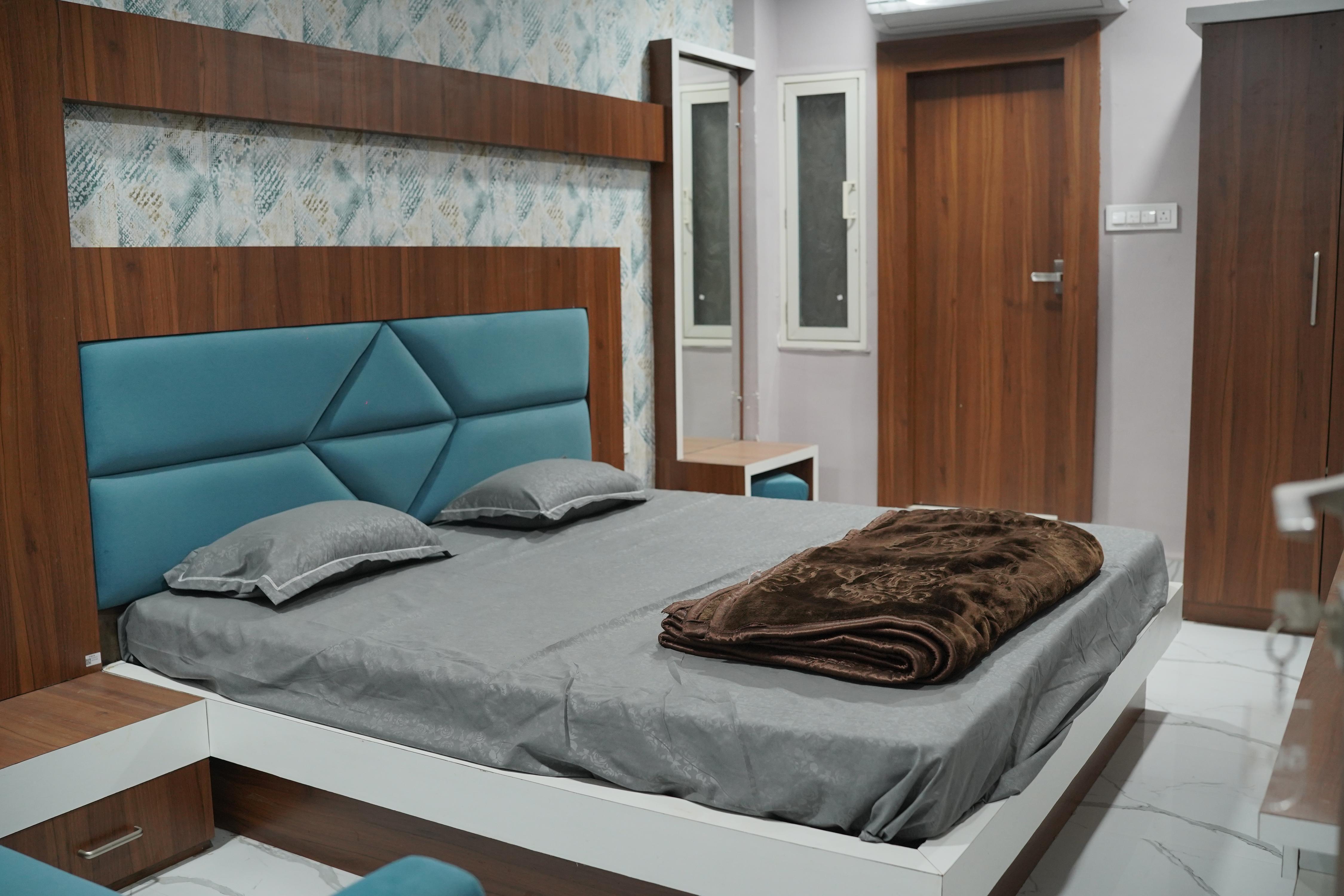 Hotel Shree Radhe Krishna Room Type - Deluxe Room