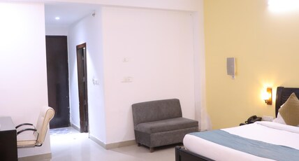 Shanti Seva Dham - Vrindavan Room Type - Vrindavan Suite Room