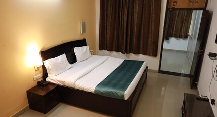 Shanti Seva Dham - Vrindavan Room Type - Family Room