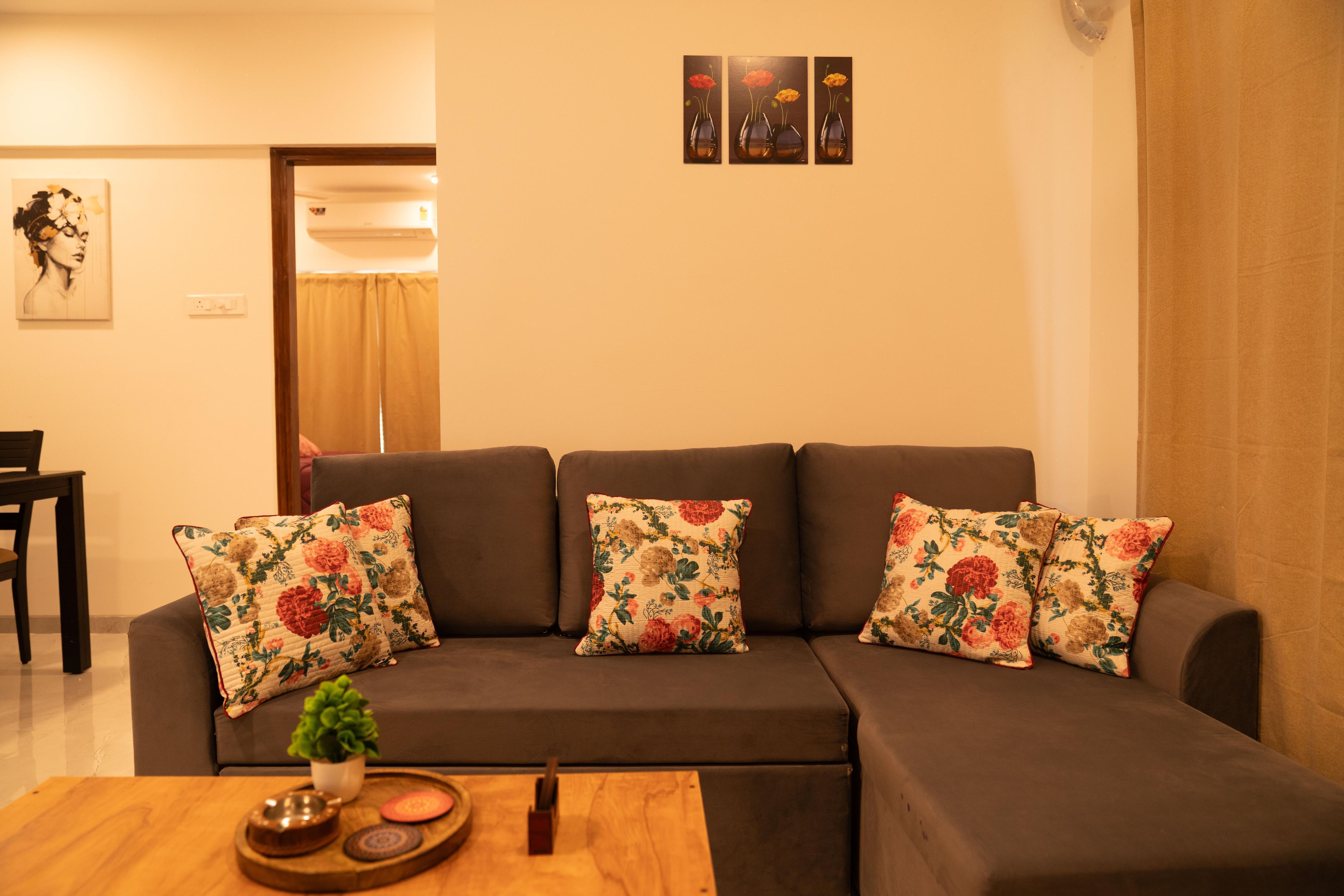 Vibrant, Elegant 2BHK apt near BKC - Tap to explore photos