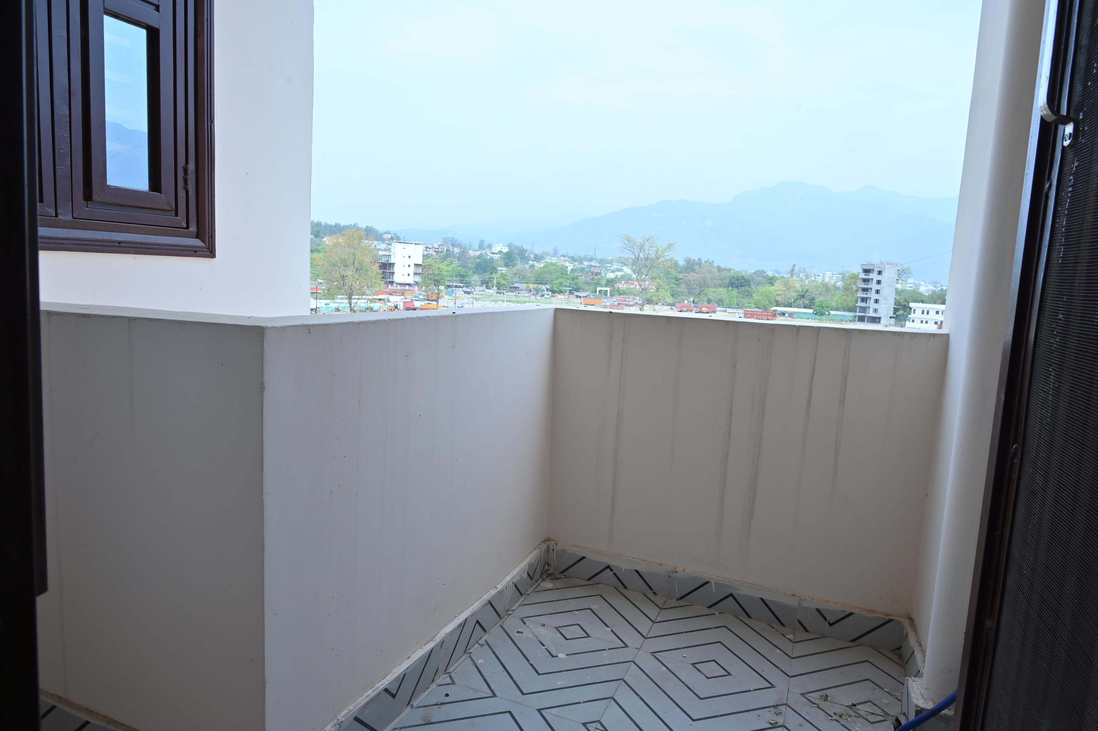 Maa Ganga Homes (No Unmarried couples) Room Type - Room No 202