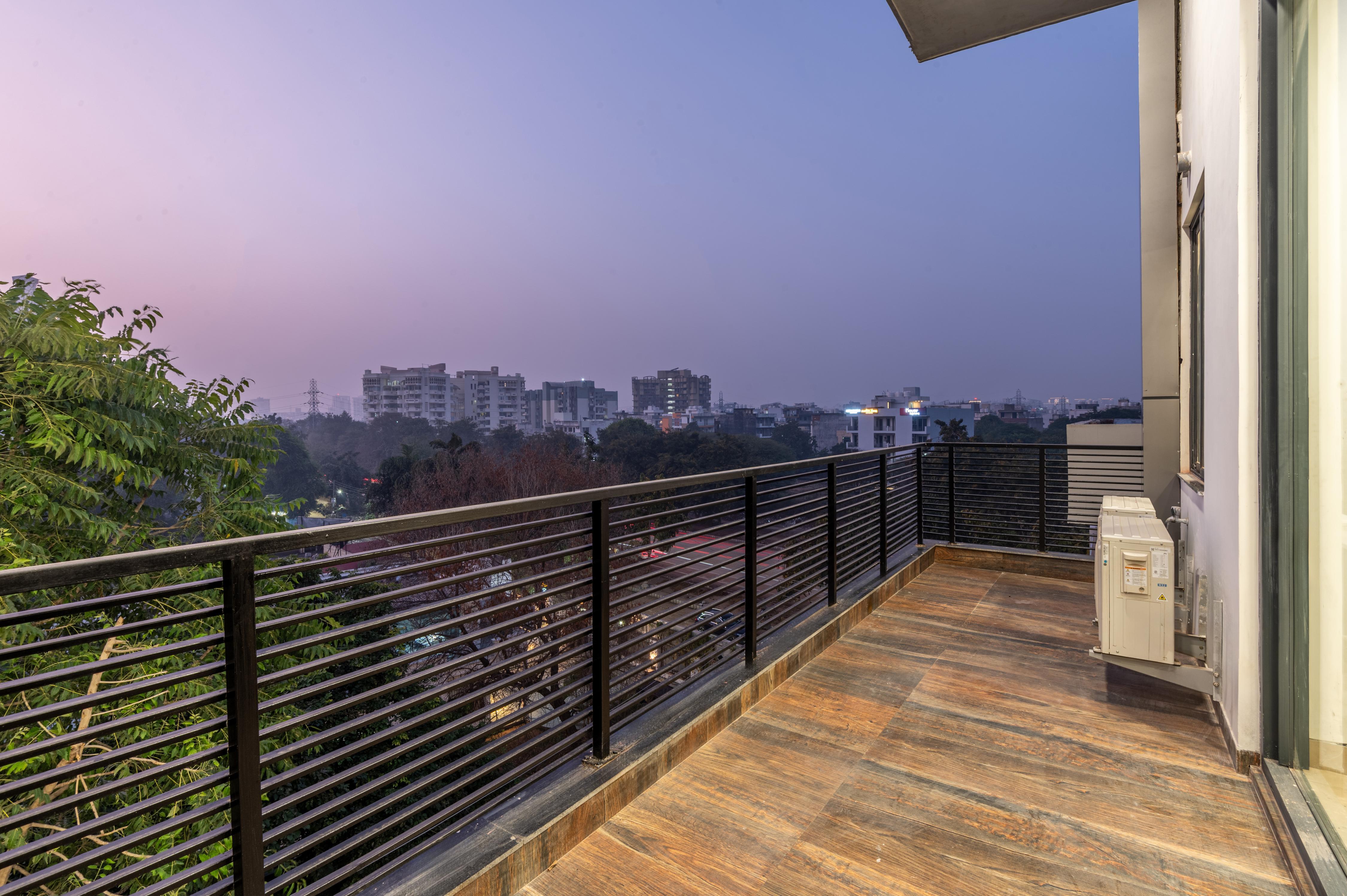 Wandr Hotel Golf Course Rd, Near Cyber City, Gurugram - Tap to explore photos
