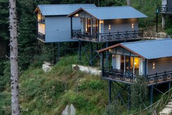 Aarzu Luxury Mountain Chalet at 7400ft in Manali