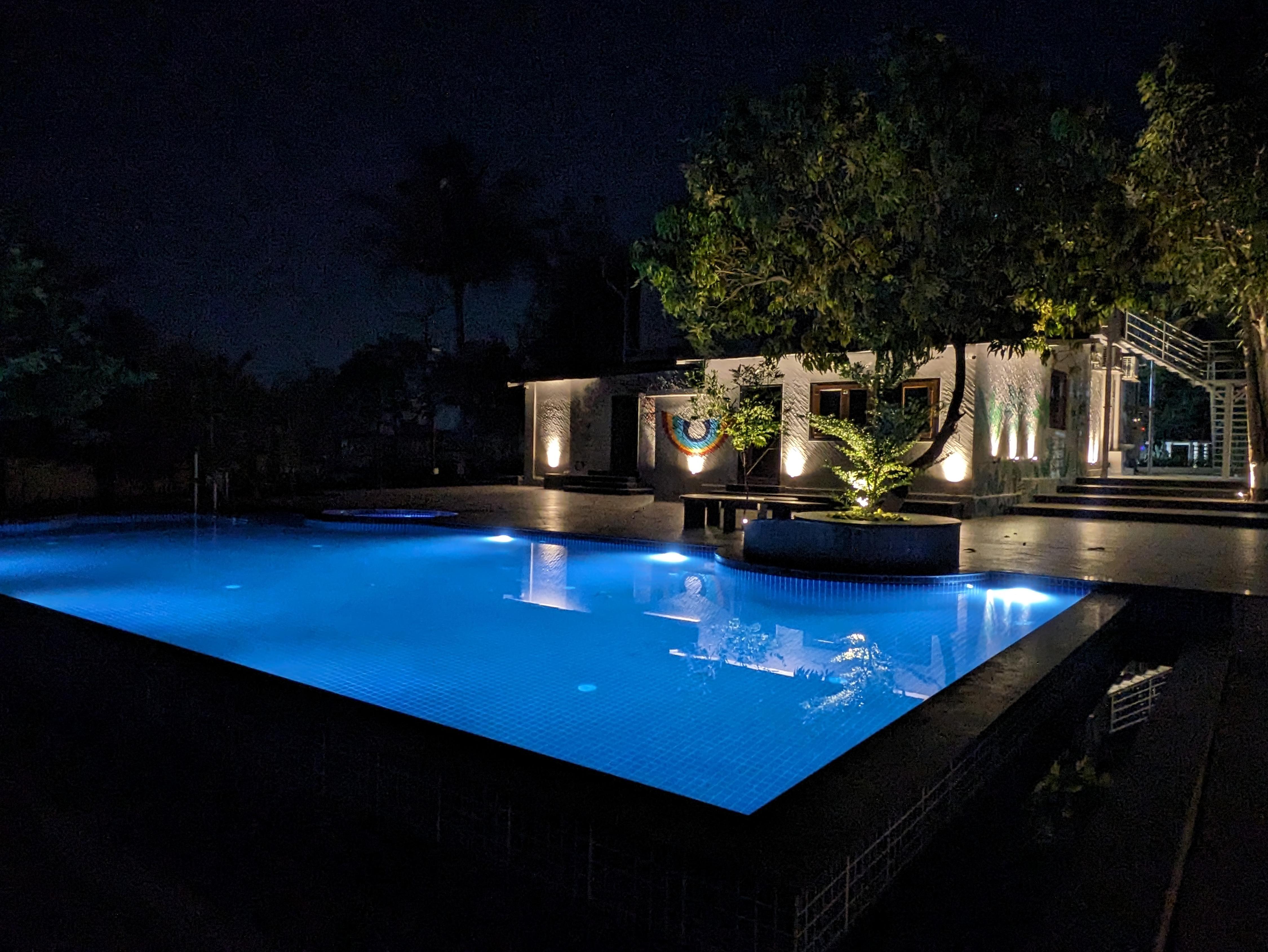 Rambaug Farm- Massive Pool, Lawns and More..