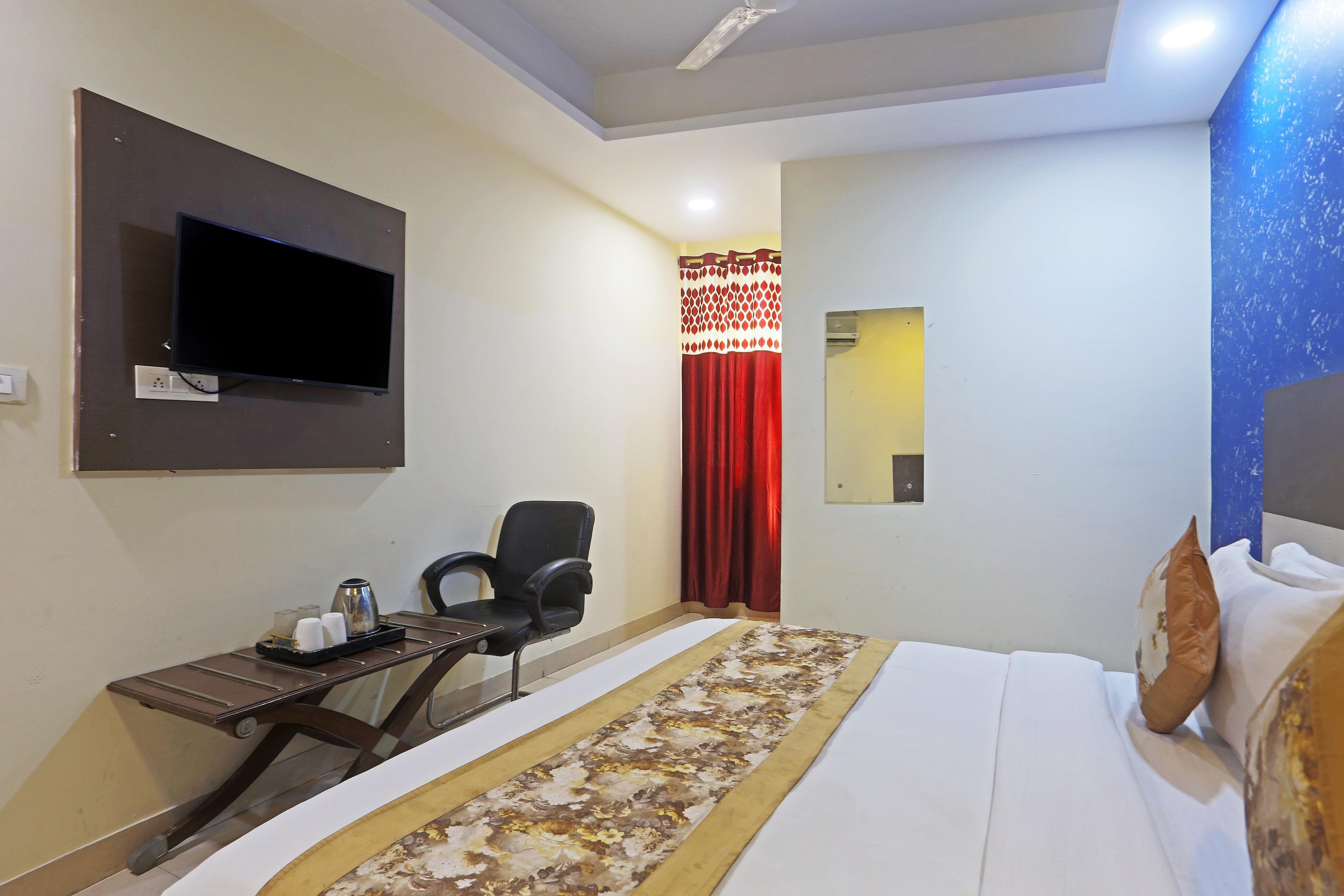 Hotel Star Lite - Tap to explore photos